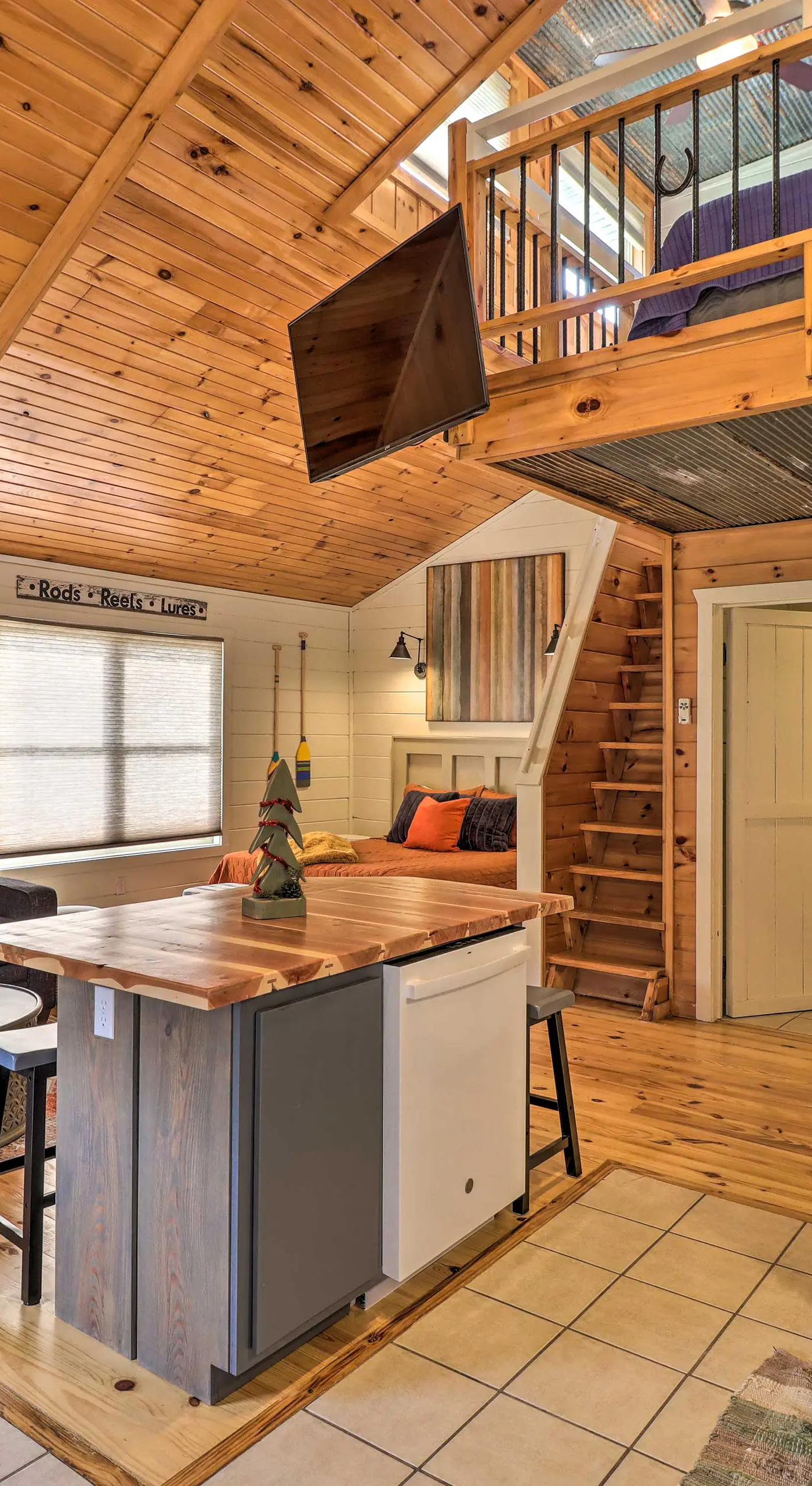 Pet-Friendly Studio w/ Loft & Mountain Views!