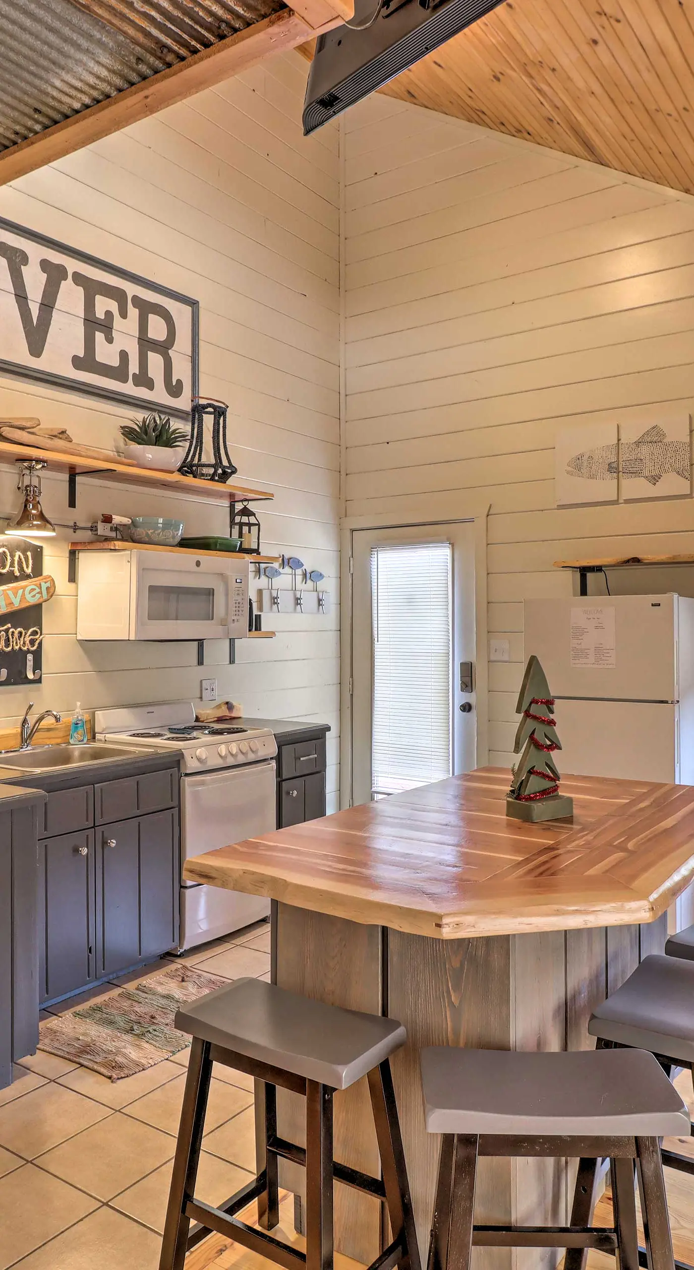Pet-Friendly Studio w/ Loft & Mountain Views!