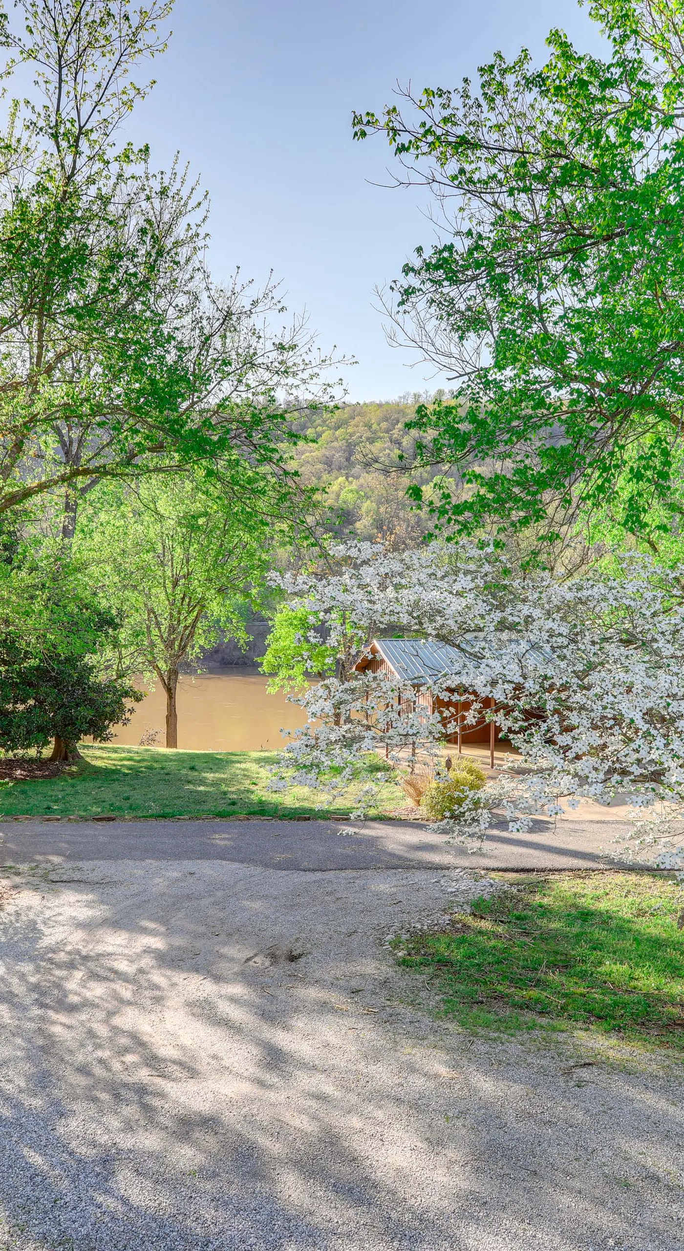 8 Mi to Ozark Folk Center: Home w/ Hot Tub & Deck