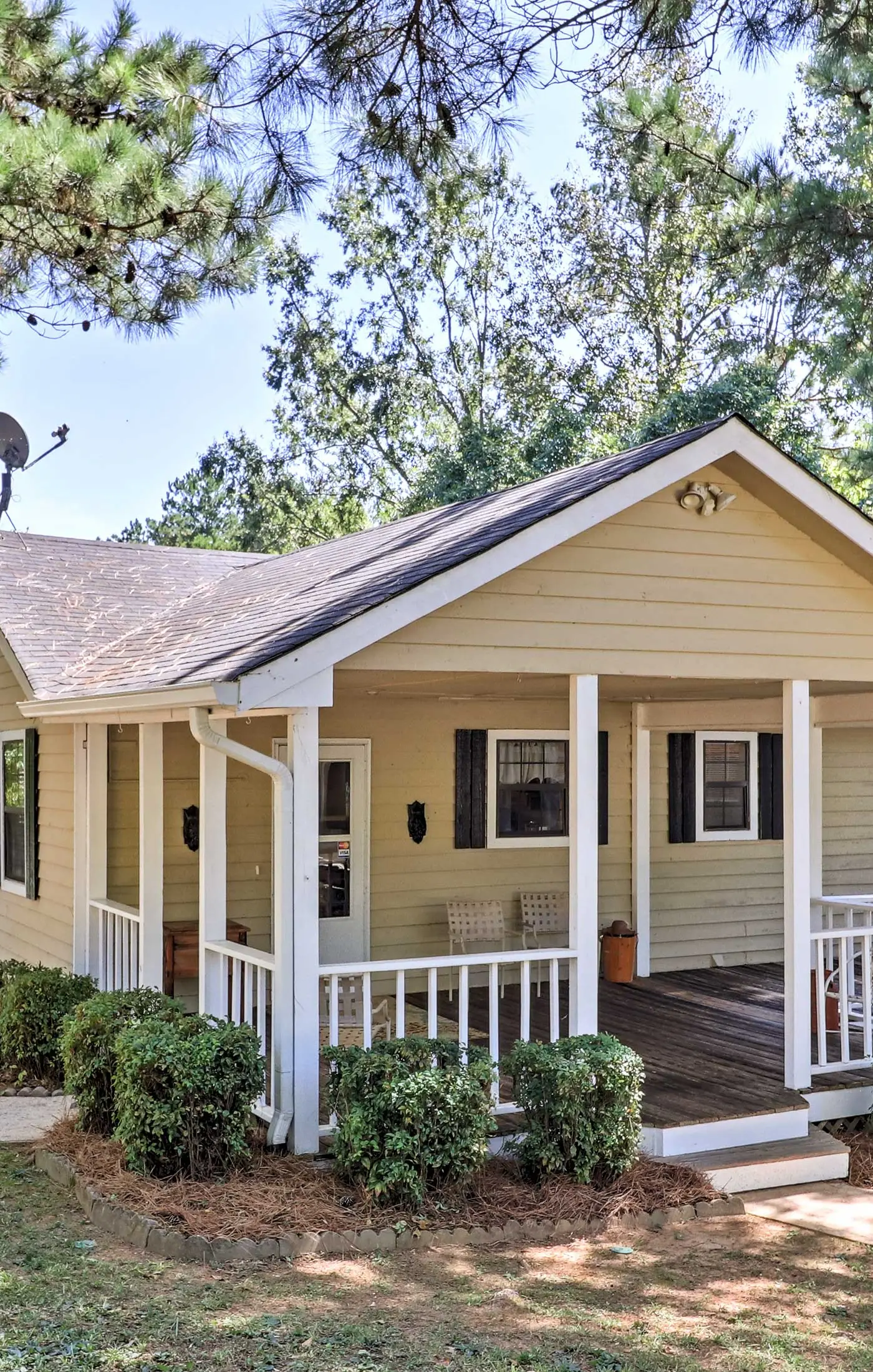 Lakefront Cottage w/ Private Hot Tub!