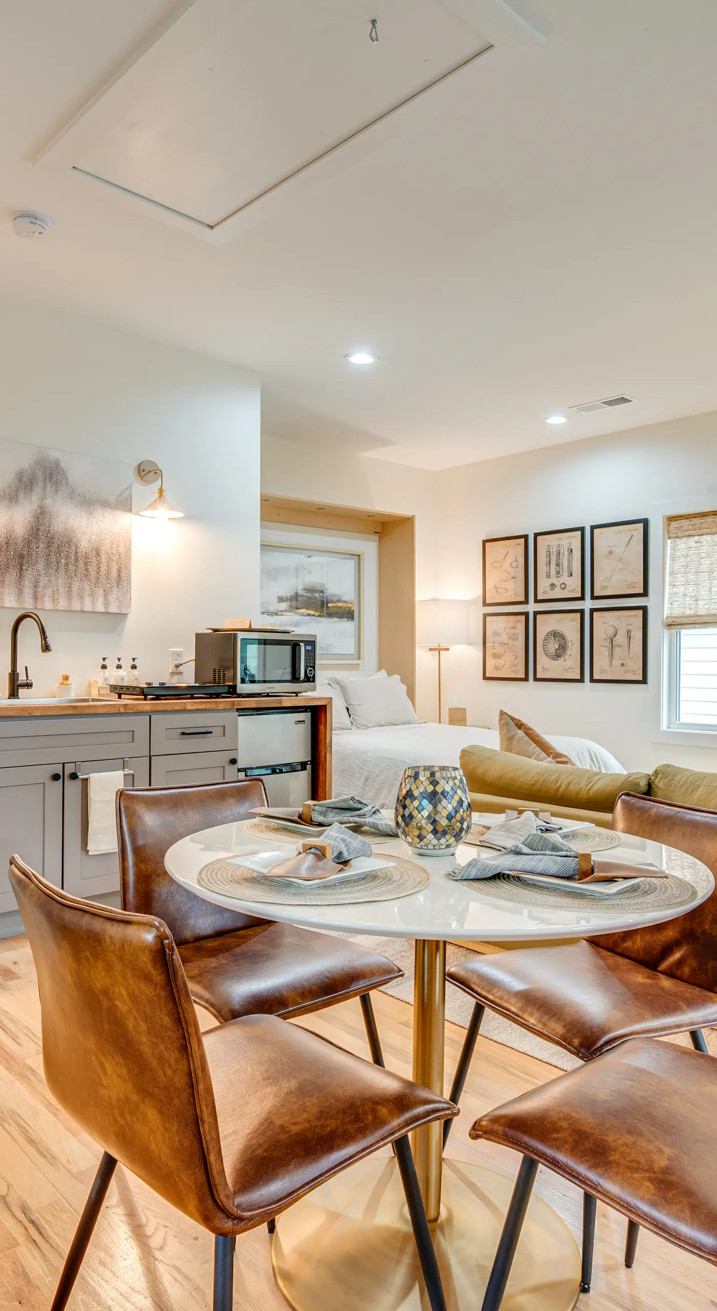 Couple’s Getaway Near Dtwn ATL & Mercedes-Benz!