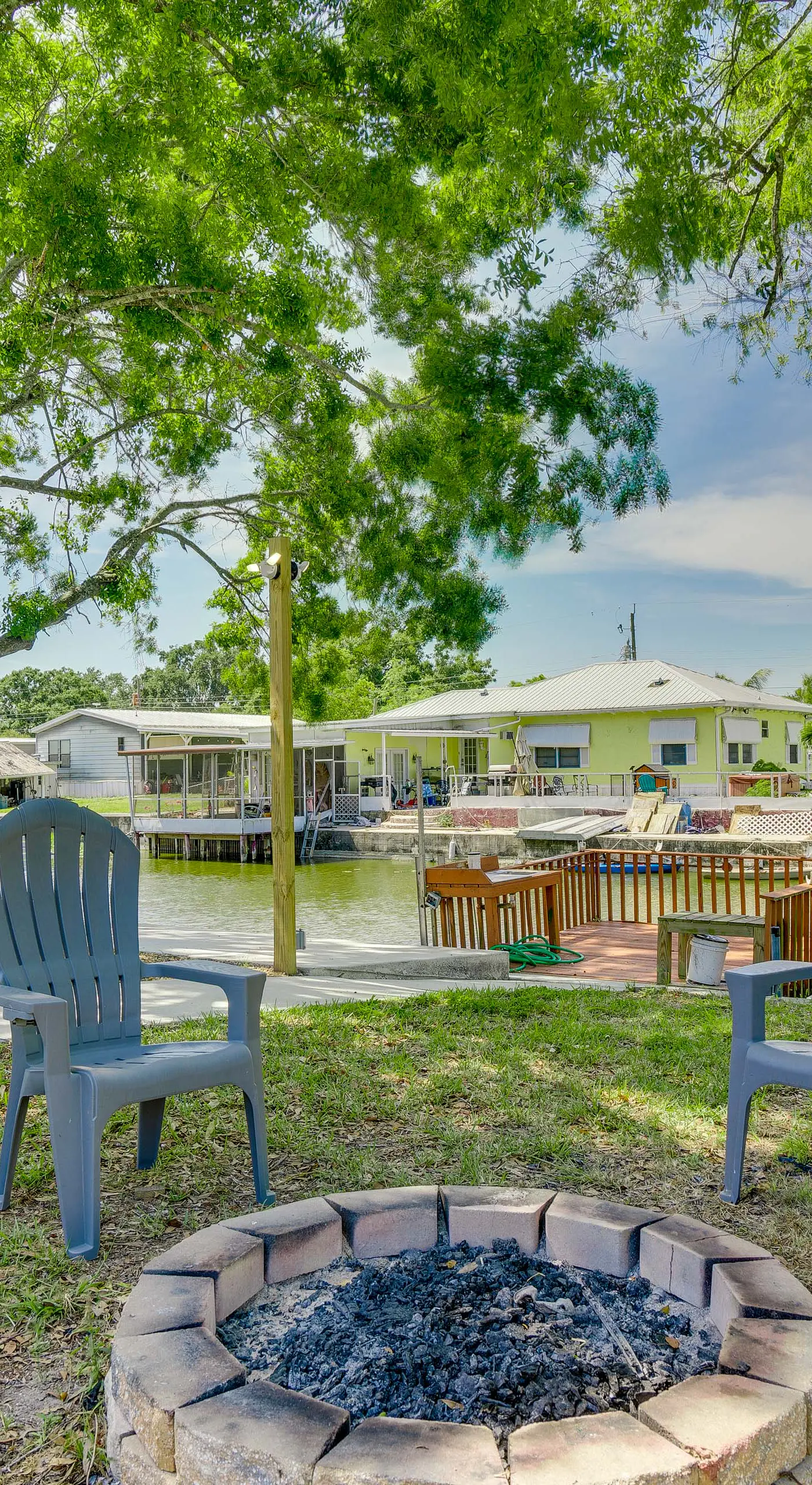 Waterfront Okeechobee Getaway w/ Backyard Dock!