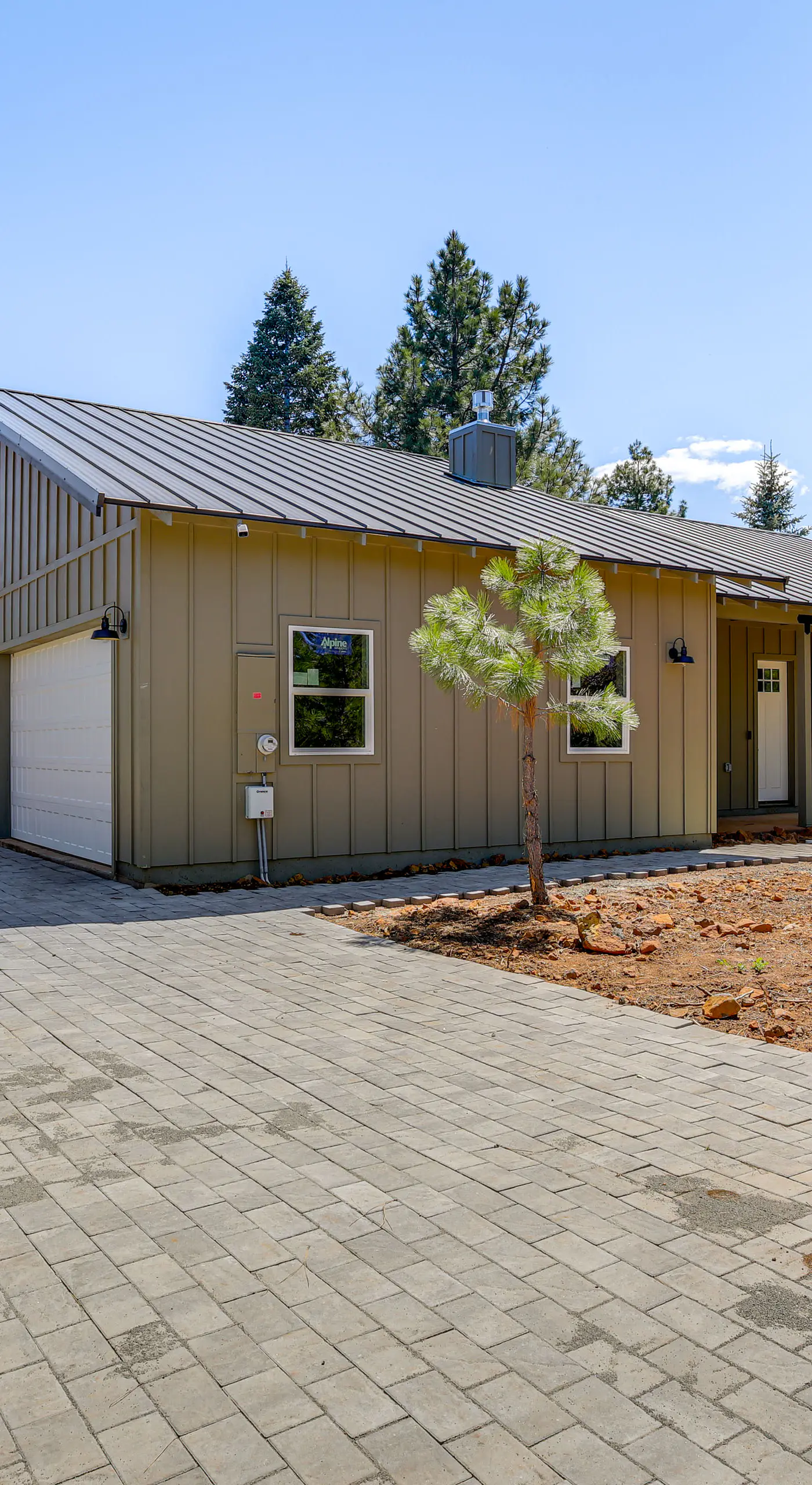 2 Mi to Lake Almanor: Home w/ Golf Course Views!