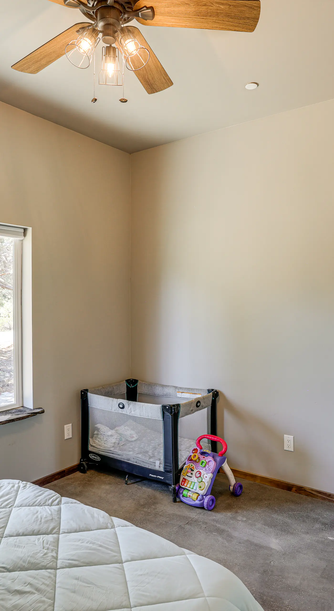 2 Mi to Lake Almanor: Home w/ Golf Course Views!
