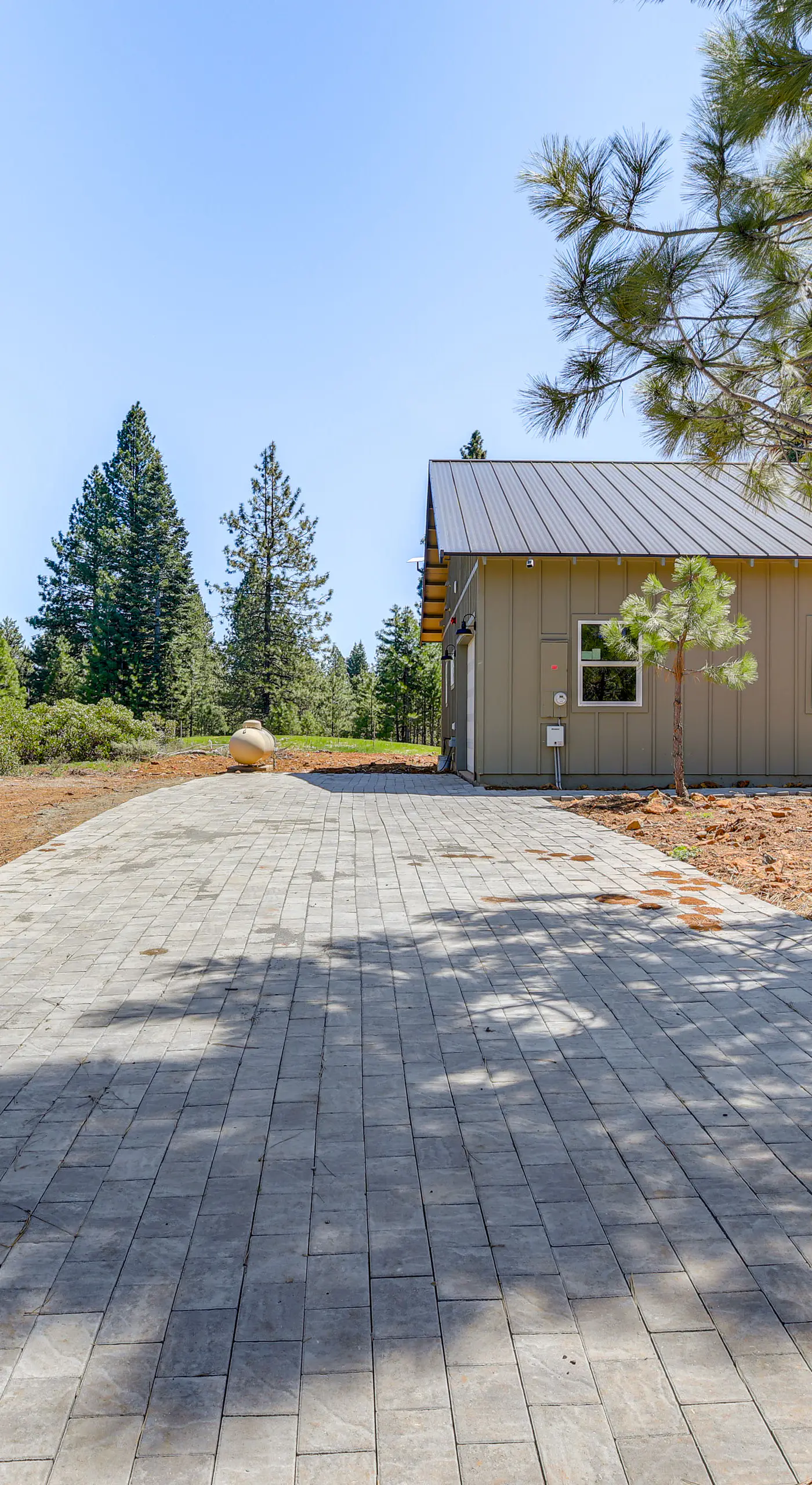 2 Mi to Lake Almanor: Home w/ Golf Course Views!
