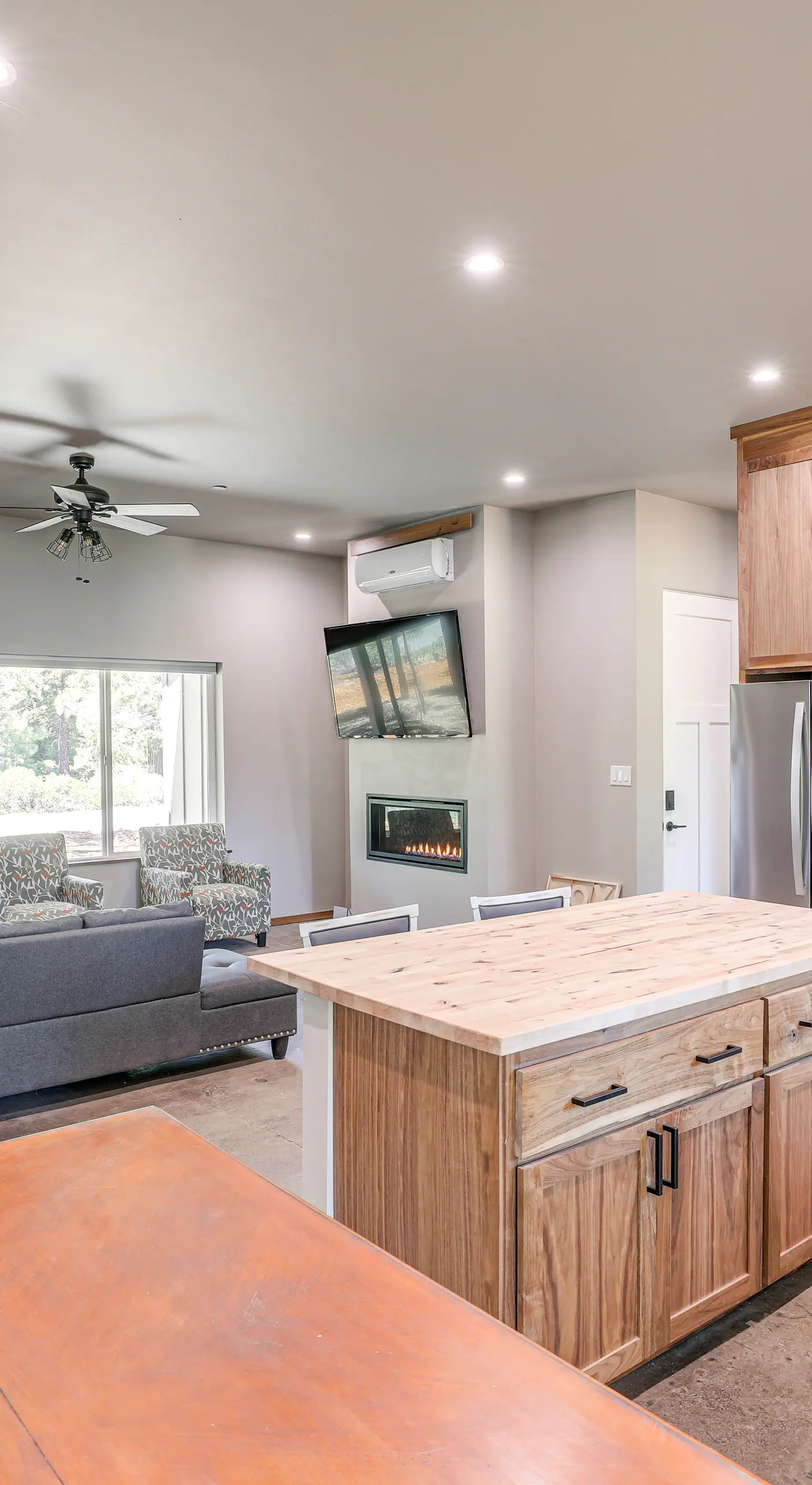 2 Mi to Lake Almanor: Home w/ Golf Course Views!