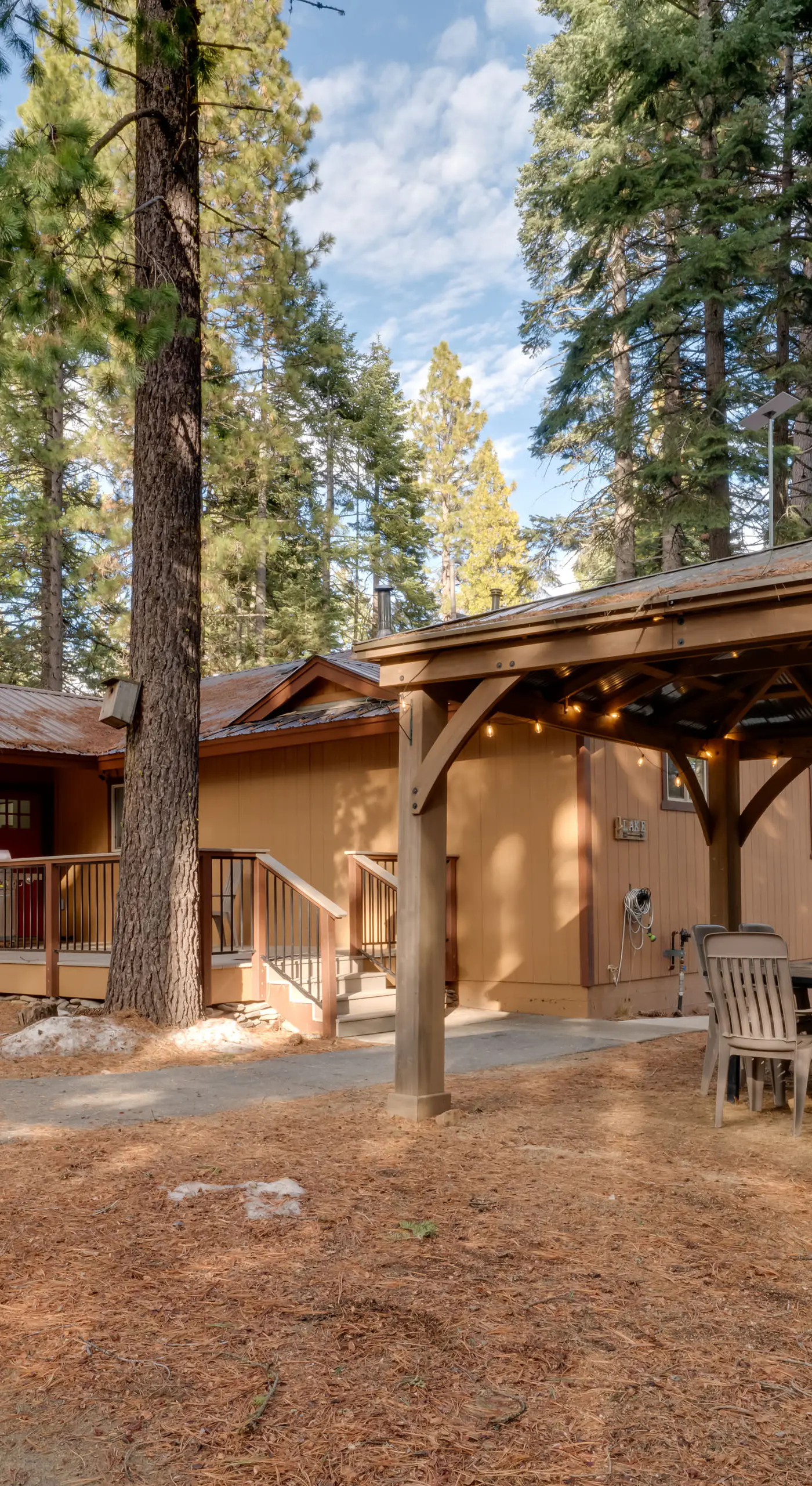 1 Mi to Lake Almanor! Northern Sierra Family Cabin
