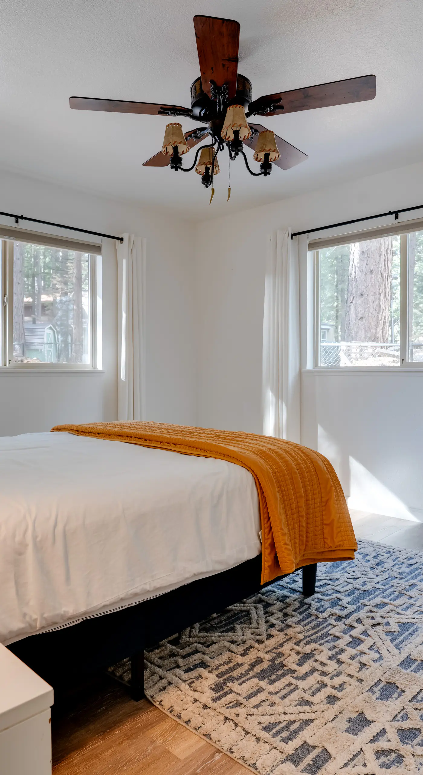 1 Mi to Lake Almanor! Northern Sierra Family Cabin