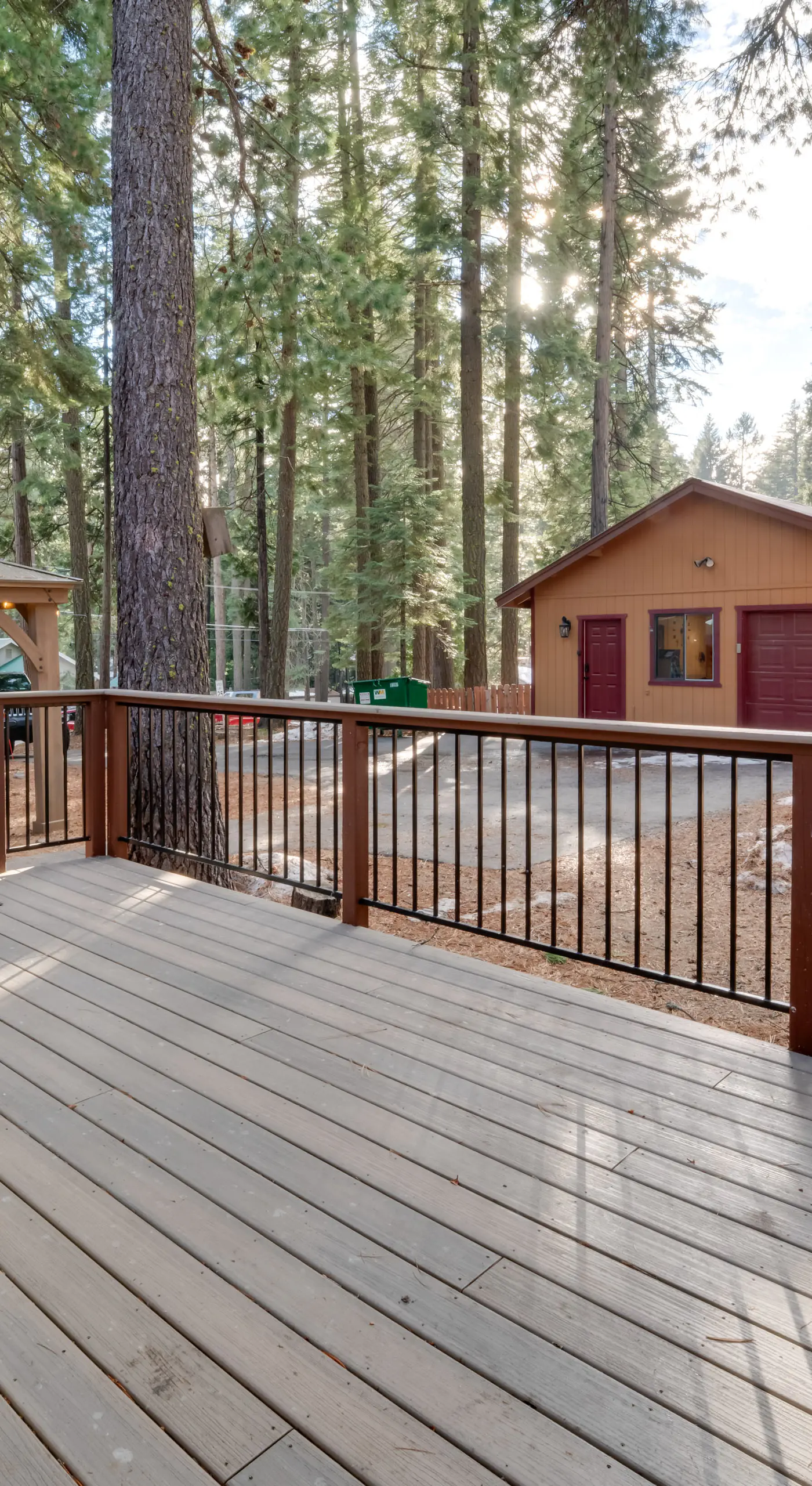 1 Mi to Lake Almanor! Northern Sierra Family Cabin