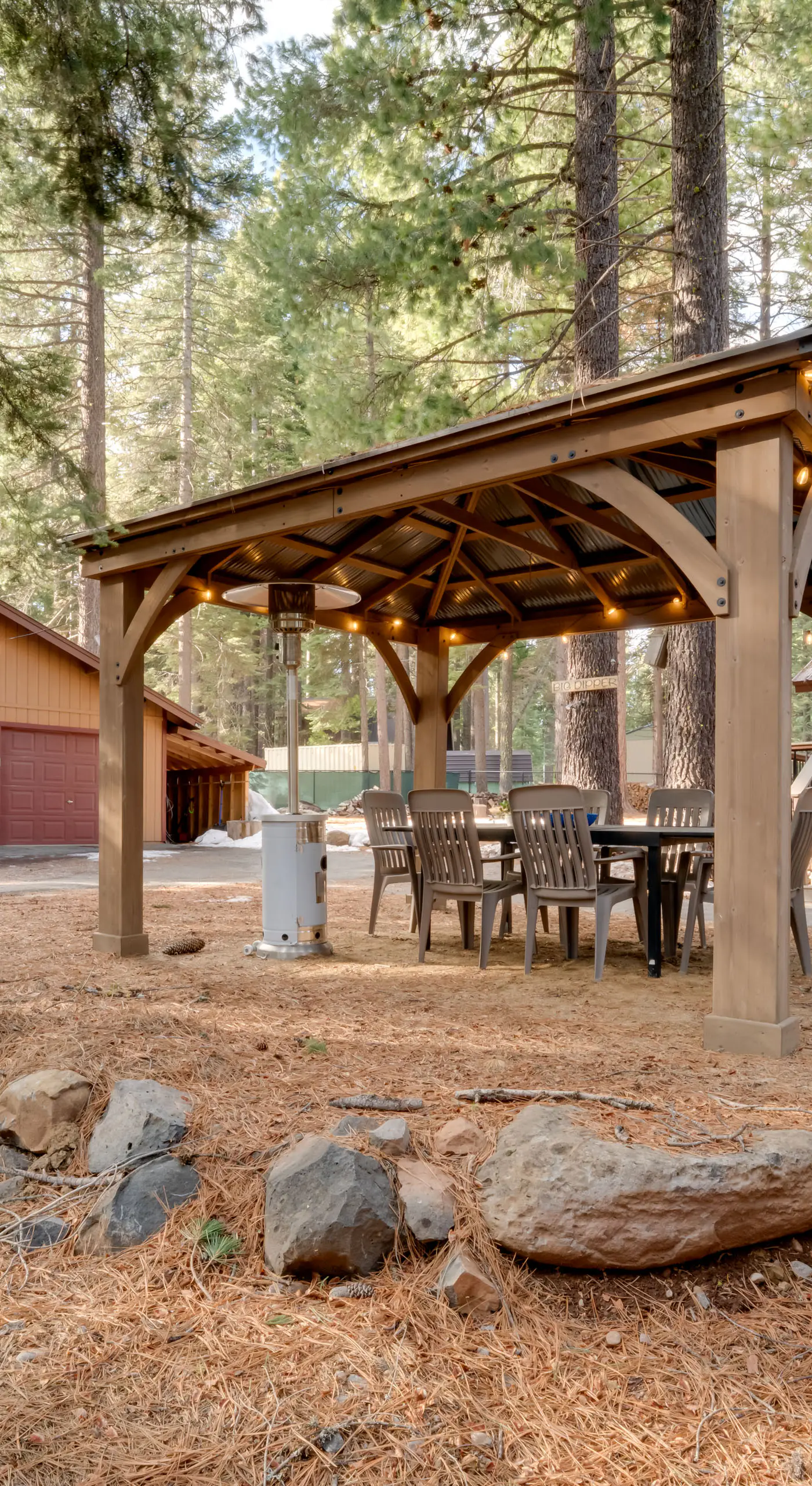 1 Mi to Lake Almanor! Northern Sierra Family Cabin