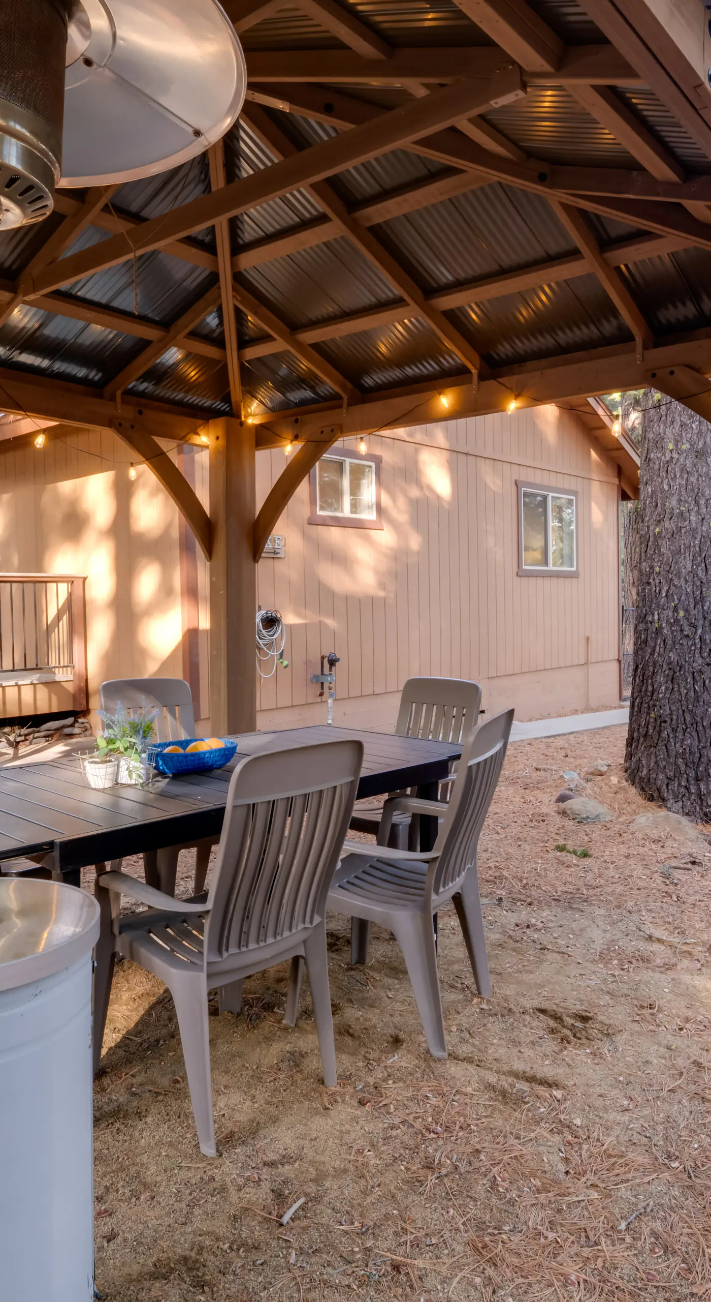 1 Mi to Lake Almanor! Northern Sierra Family Cabin