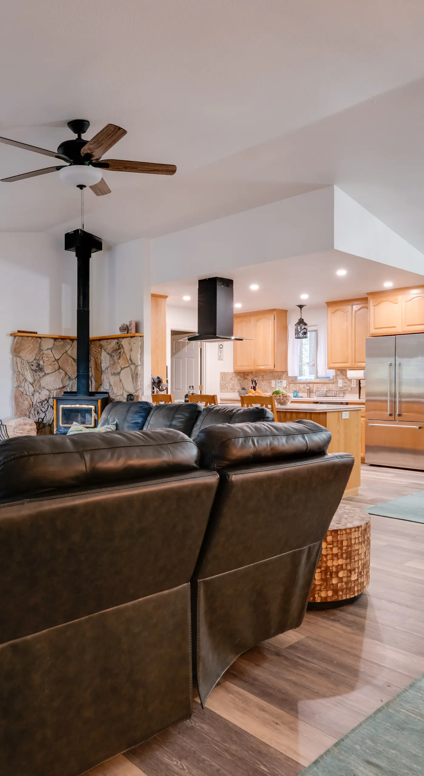 1 Mi to Lake Almanor! Northern Sierra Family Cabin