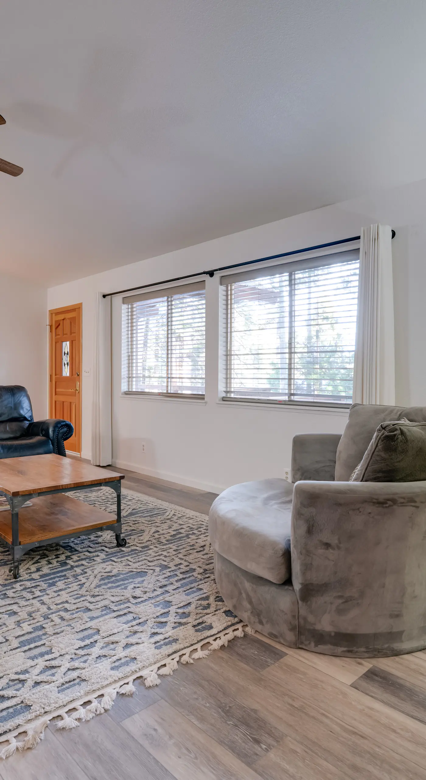 1 Mi to Lake Almanor! Northern Sierra Family Cabin
