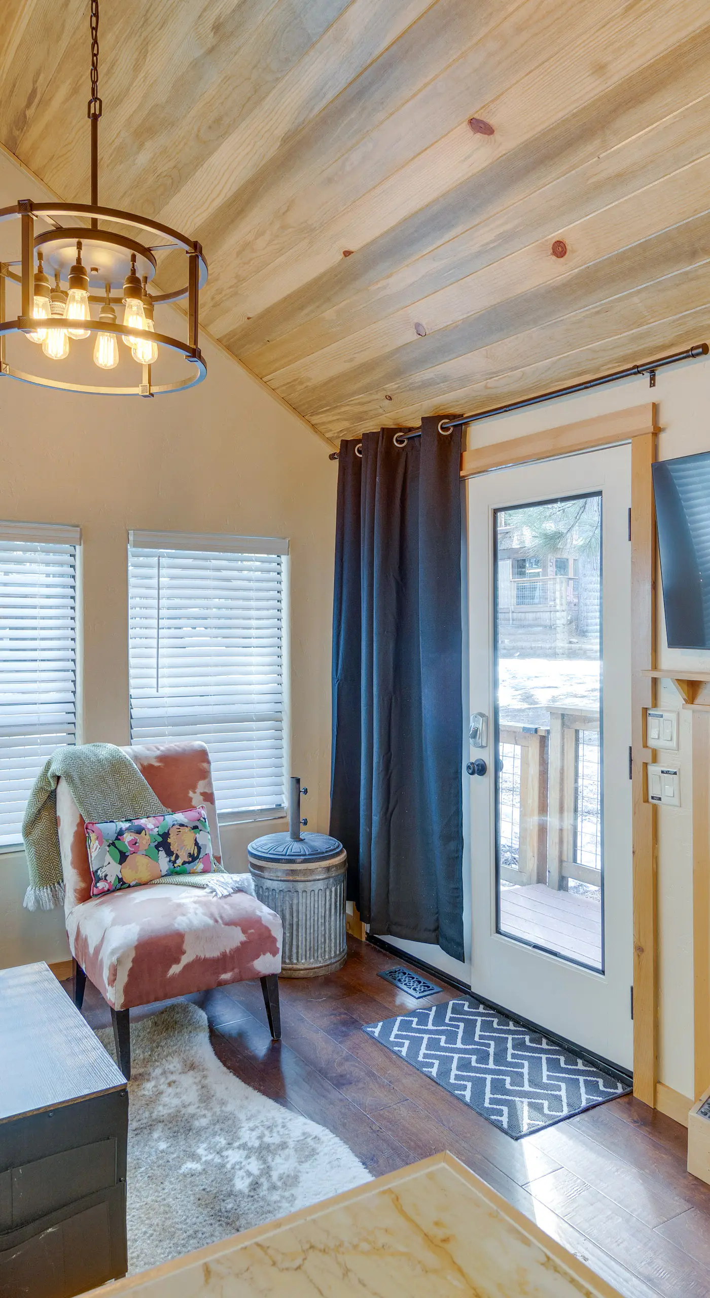Cozy & Restful Cabin, Steps to Lake Almanor