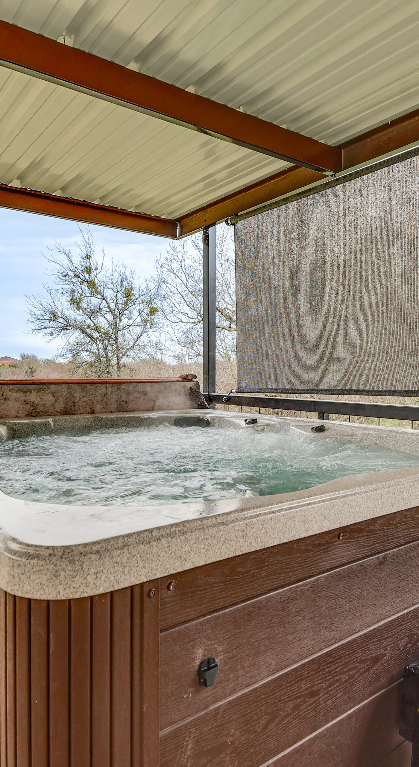 Hudson Oaks Country Creekside Home: Hot Tub & Deck