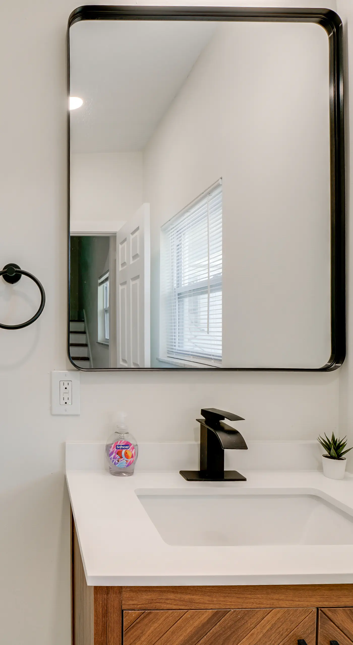 4 Mi to Dtwn: Pet-Friendly Home in Pittsburgh