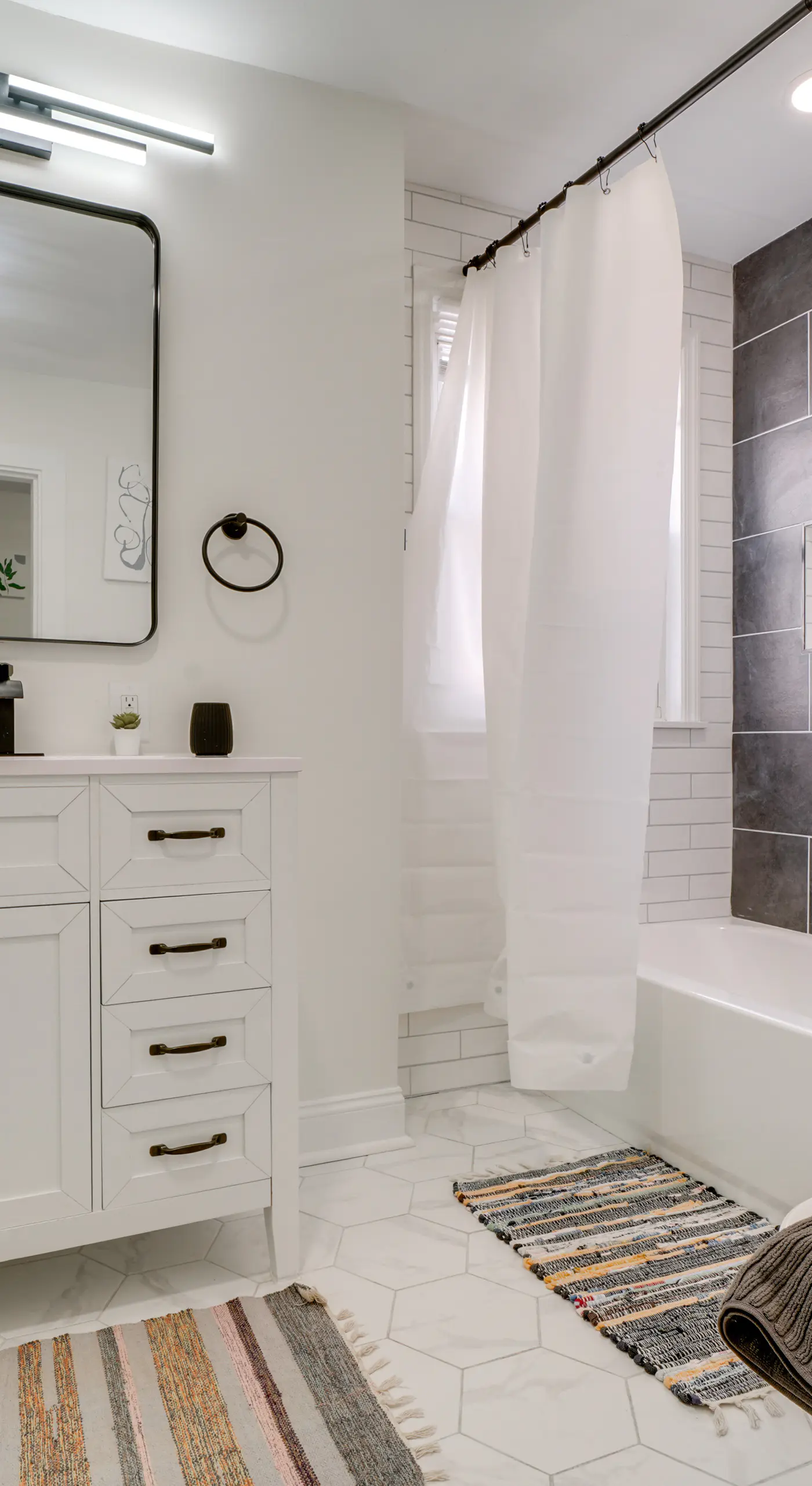 4 Mi to Dtwn: Pet-Friendly Home in Pittsburgh