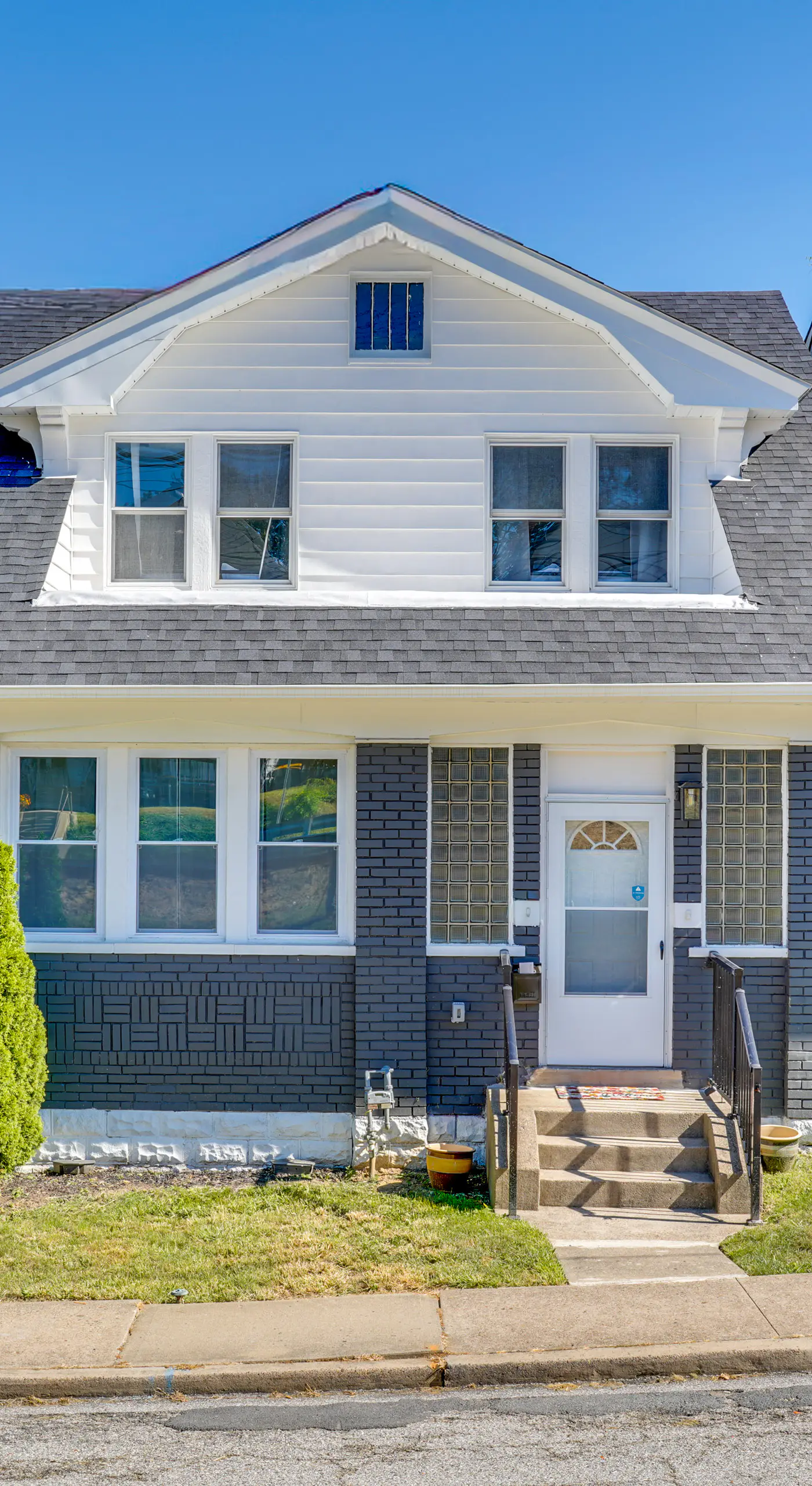 4 Mi to Dtwn: Pet-Friendly Home in Pittsburgh
