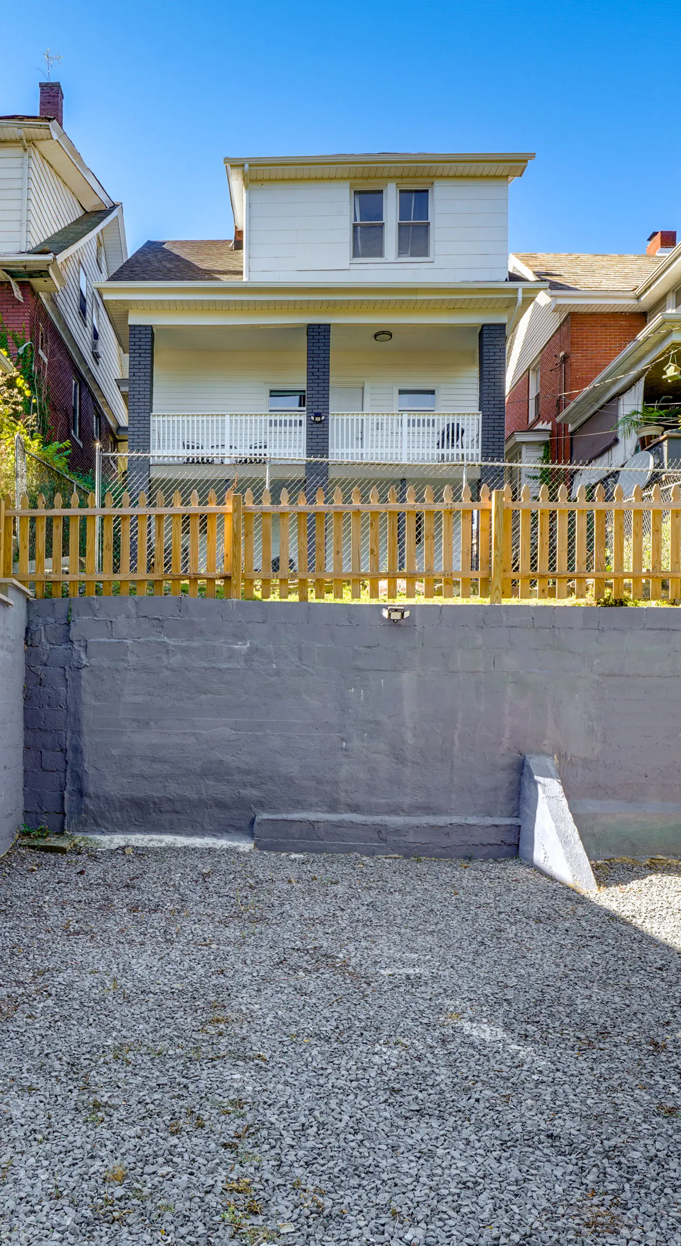 4 Mi to Dtwn: Pet-Friendly Home in Pittsburgh