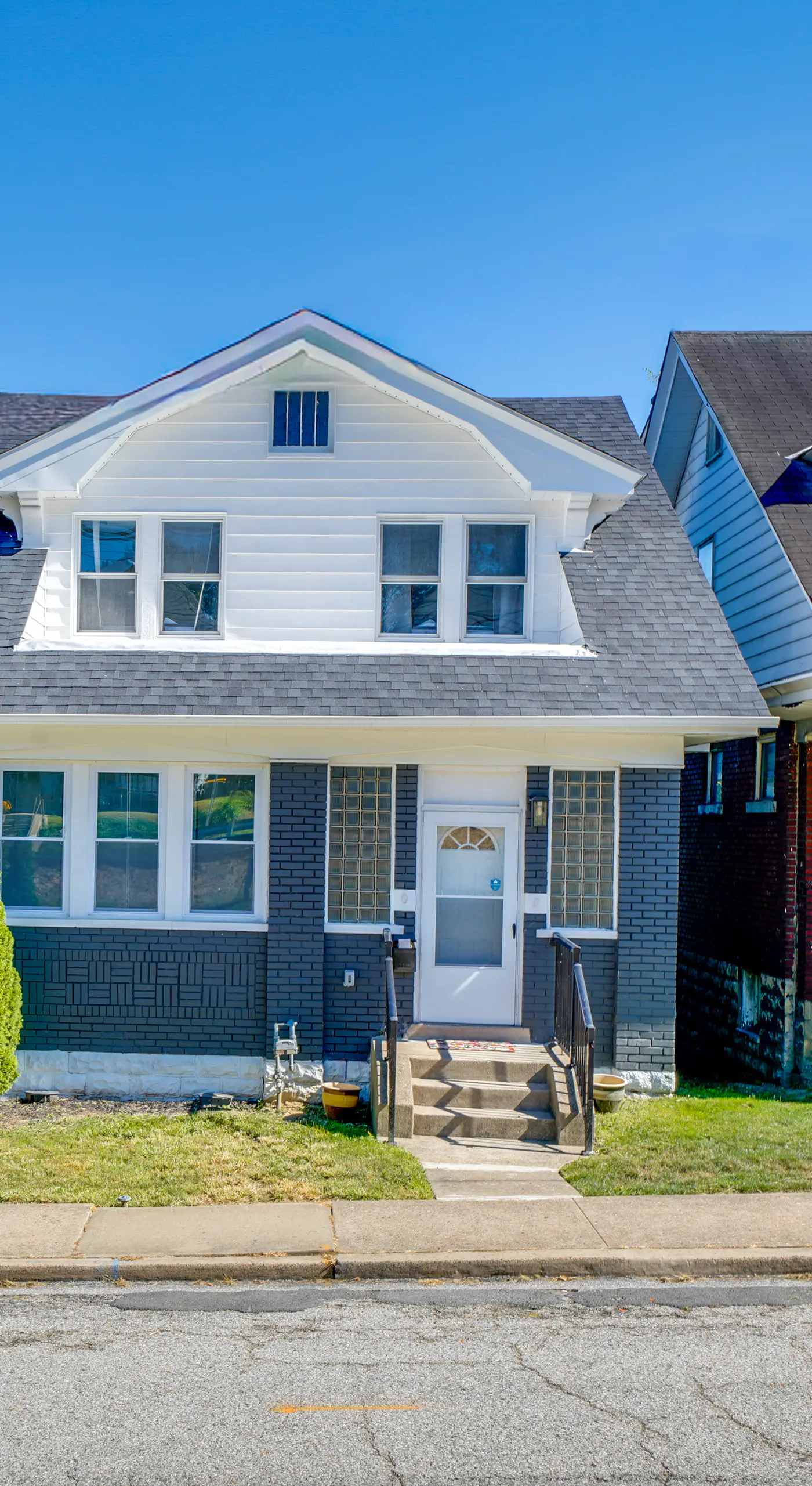 4 Mi to Dtwn: Pet-Friendly Home in Pittsburgh