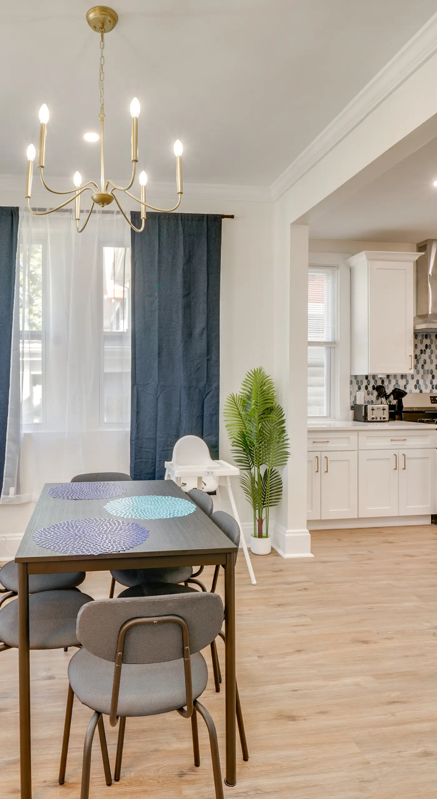 4 Mi to Dtwn: Pet-Friendly Home in Pittsburgh