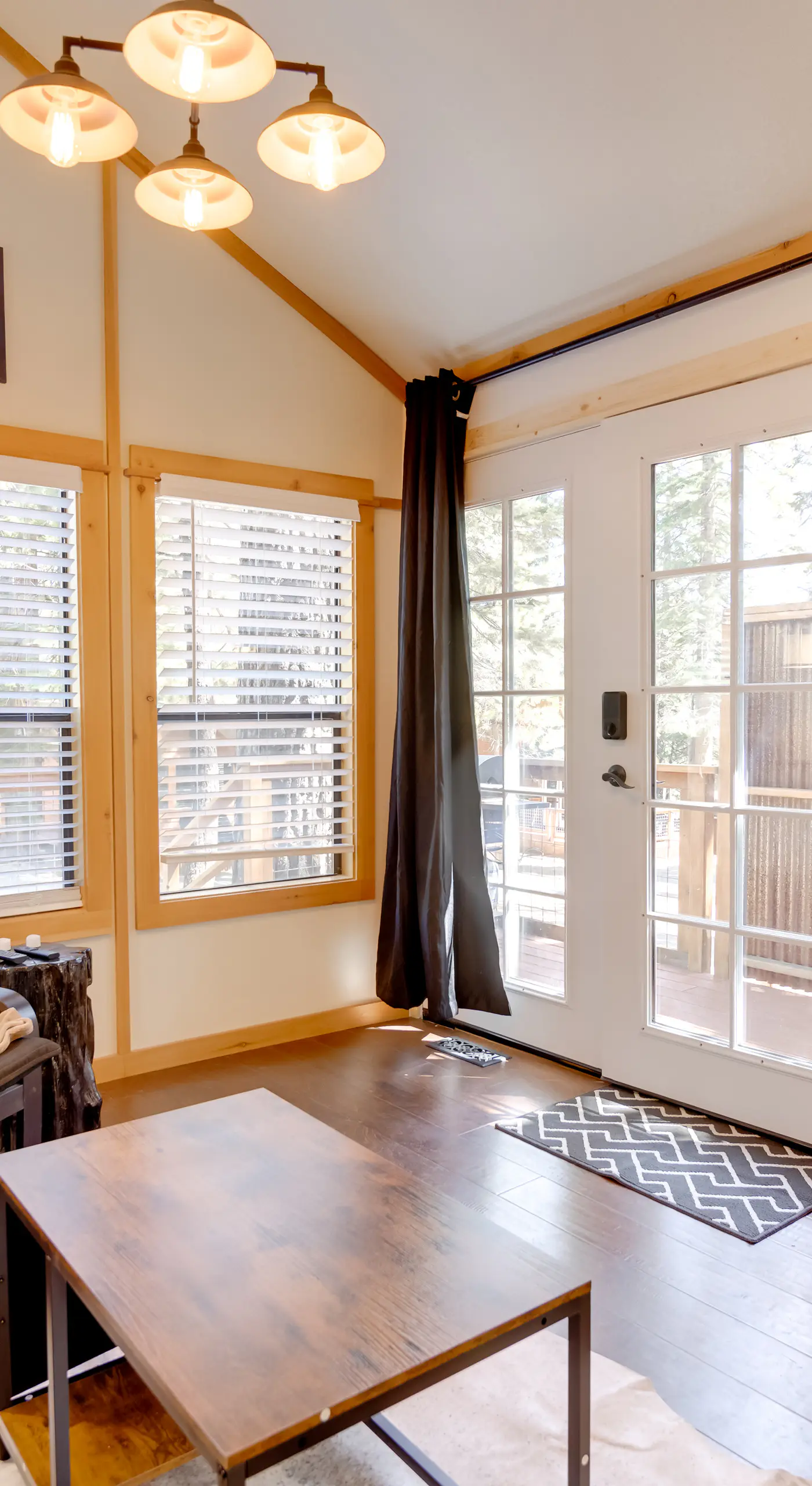 Near Lake Almanor & Golf: Cozy Cabin!
