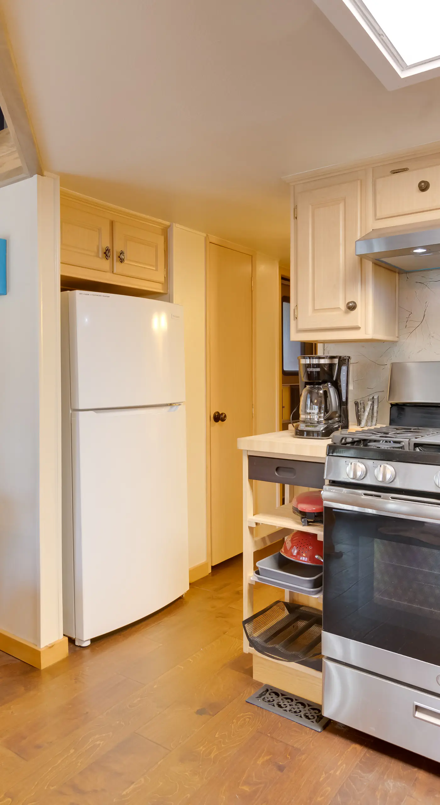 Near Lake Almanor & Golf: Cozy Cabin!