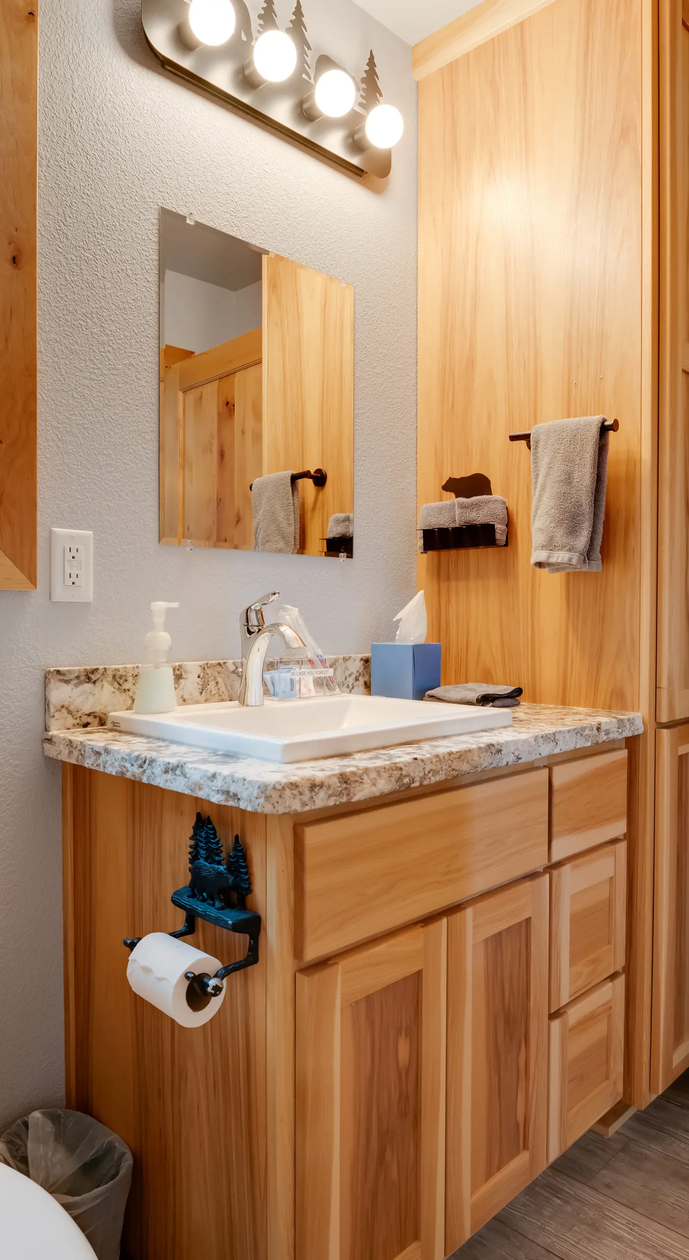 Gateway to Lassen Volcanic! Cozy Woodland Studio