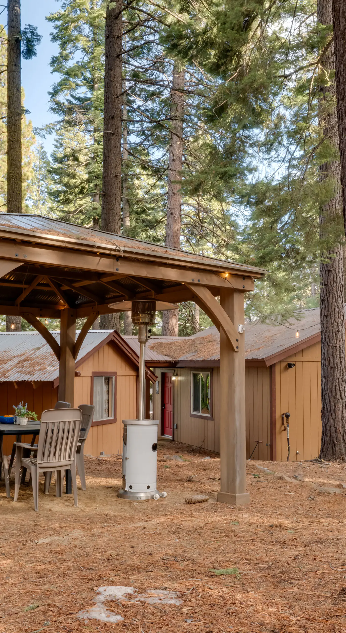 Gateway to Lassen Volcanic! Cozy Woodland Studio