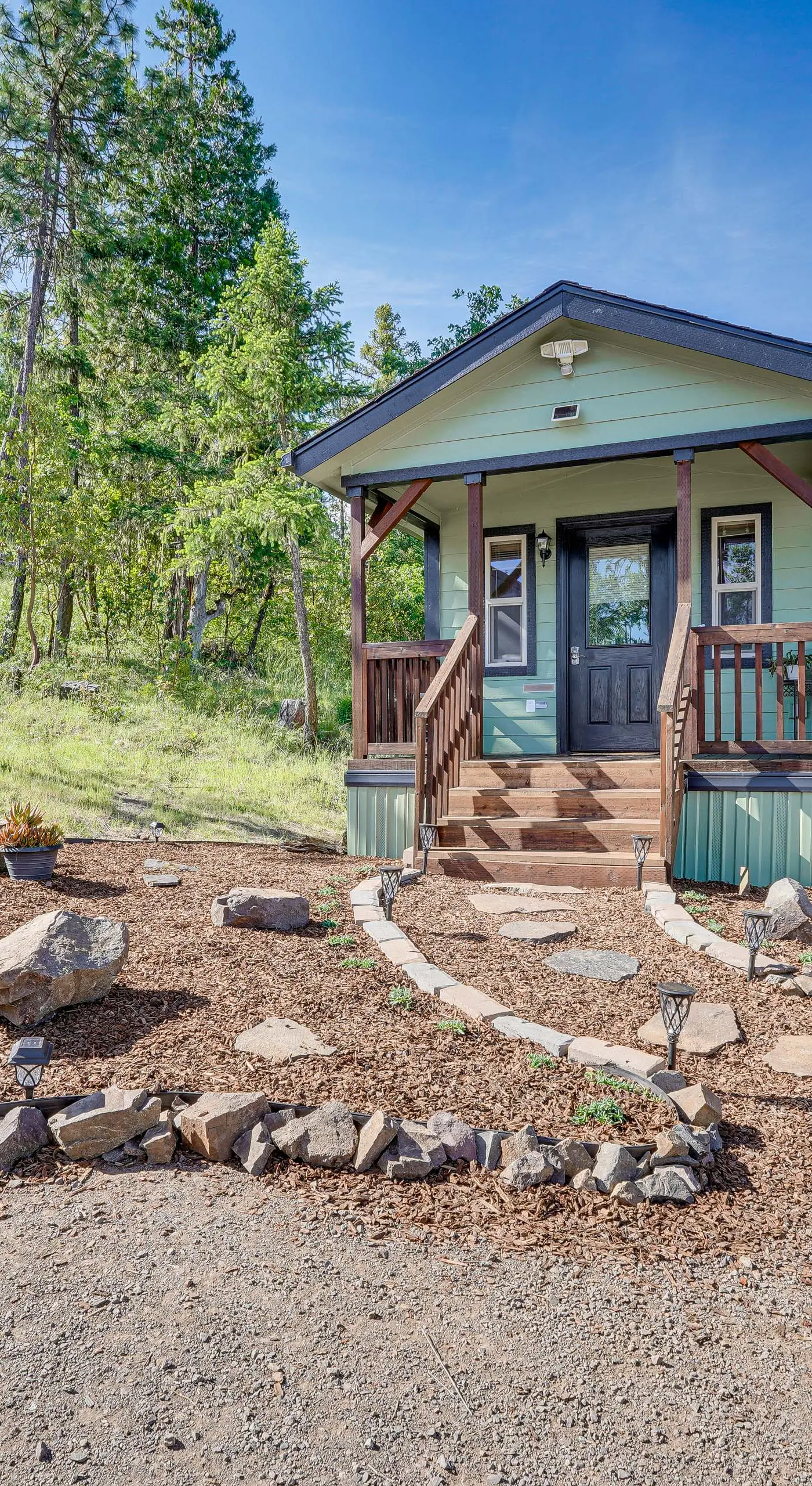 Hiking Trail On-Site: Mtn-View Eagle Point Retreat