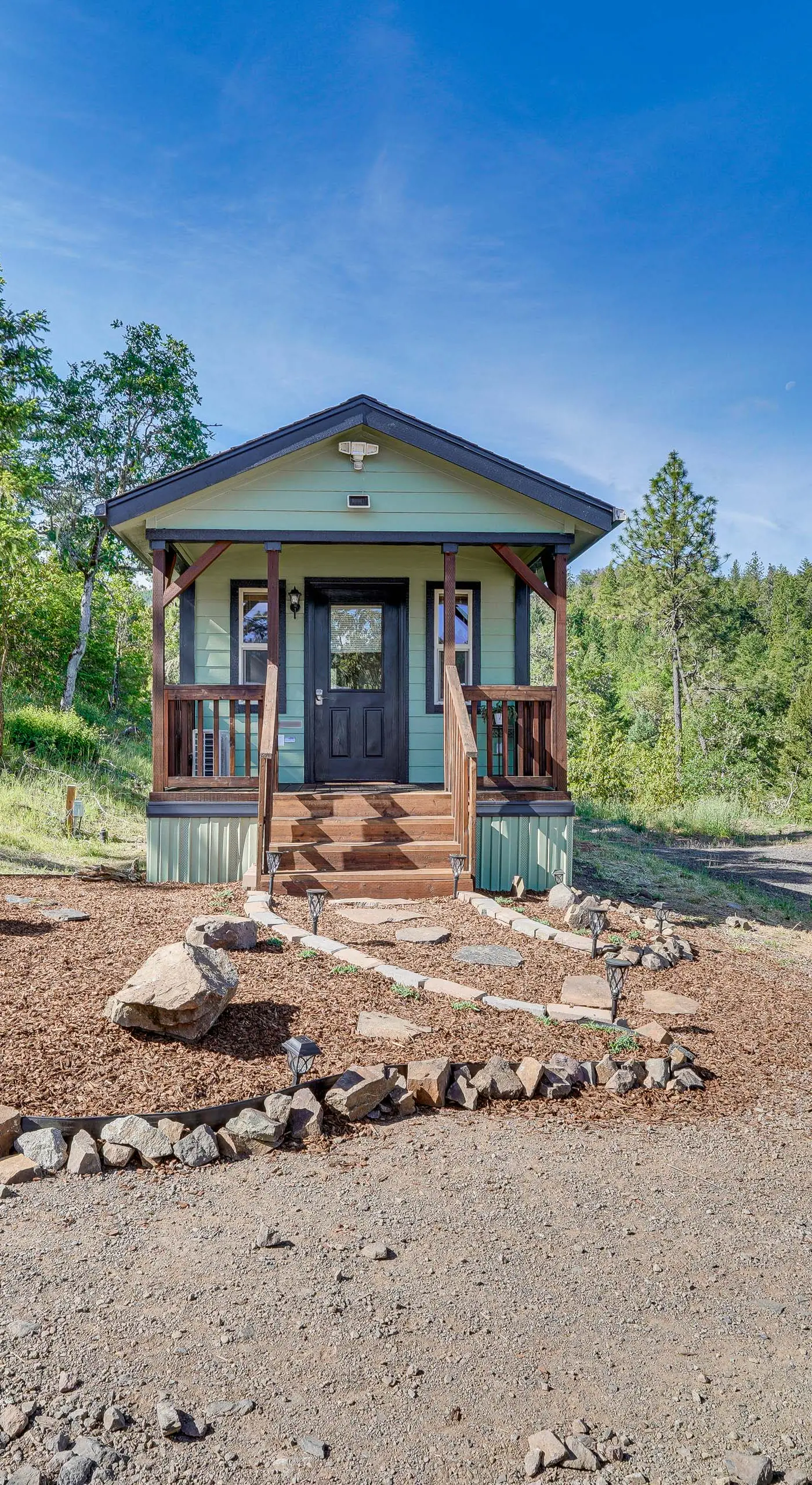 Hiking Trail On-Site: Mtn-View Eagle Point Retreat