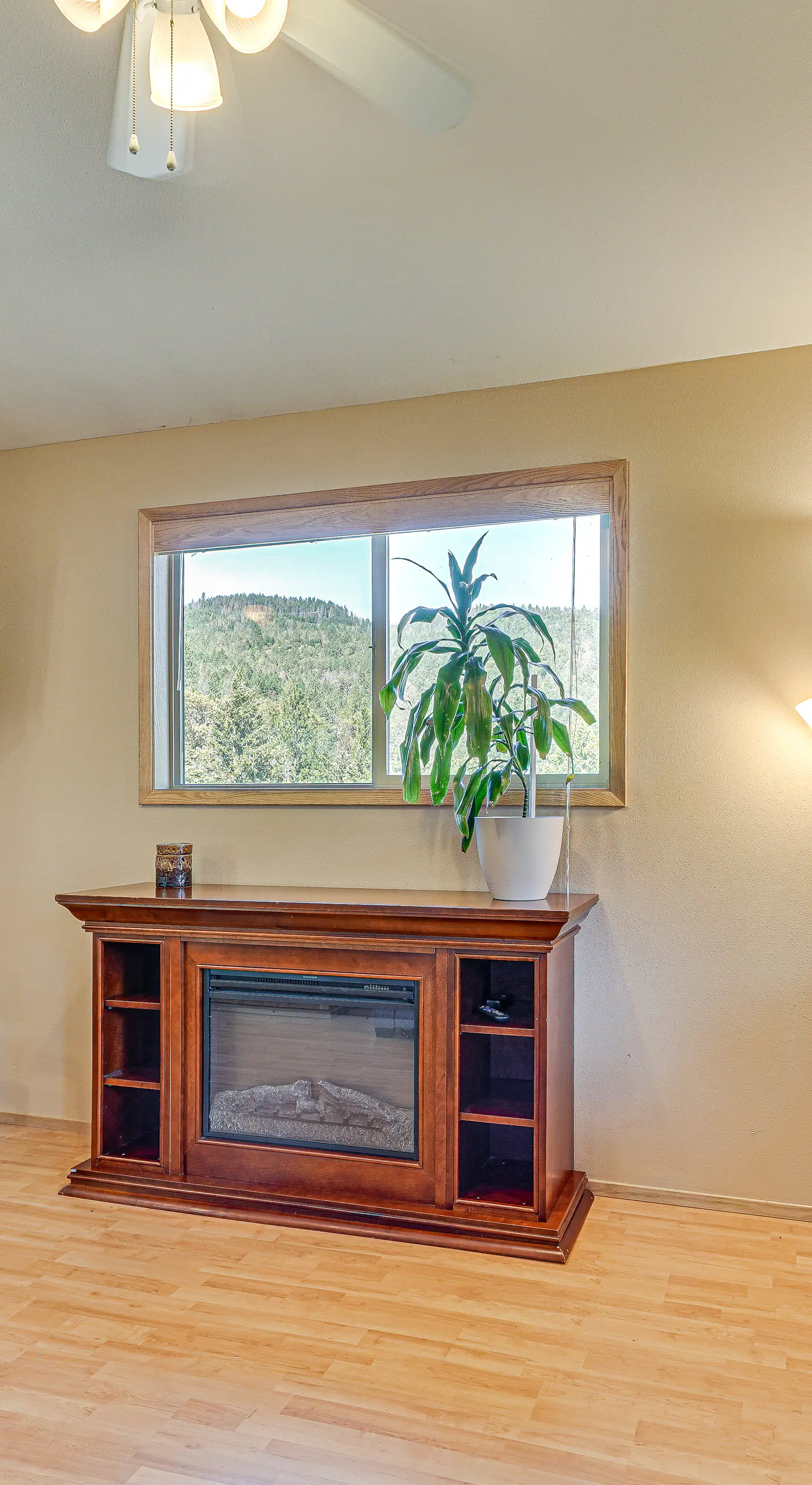 Hiking Trail On-Site: Mtn-View Eagle Point Retreat