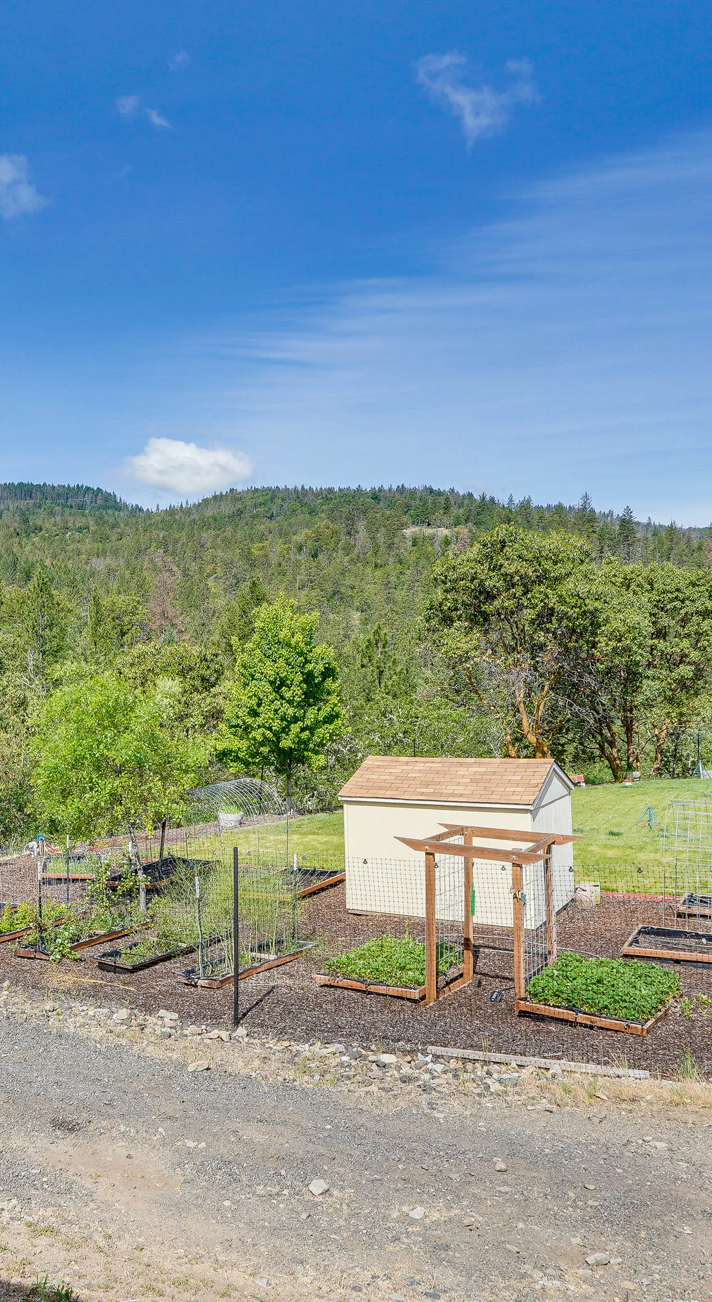 Hiking Trail On-Site: Mtn-View Eagle Point Retreat