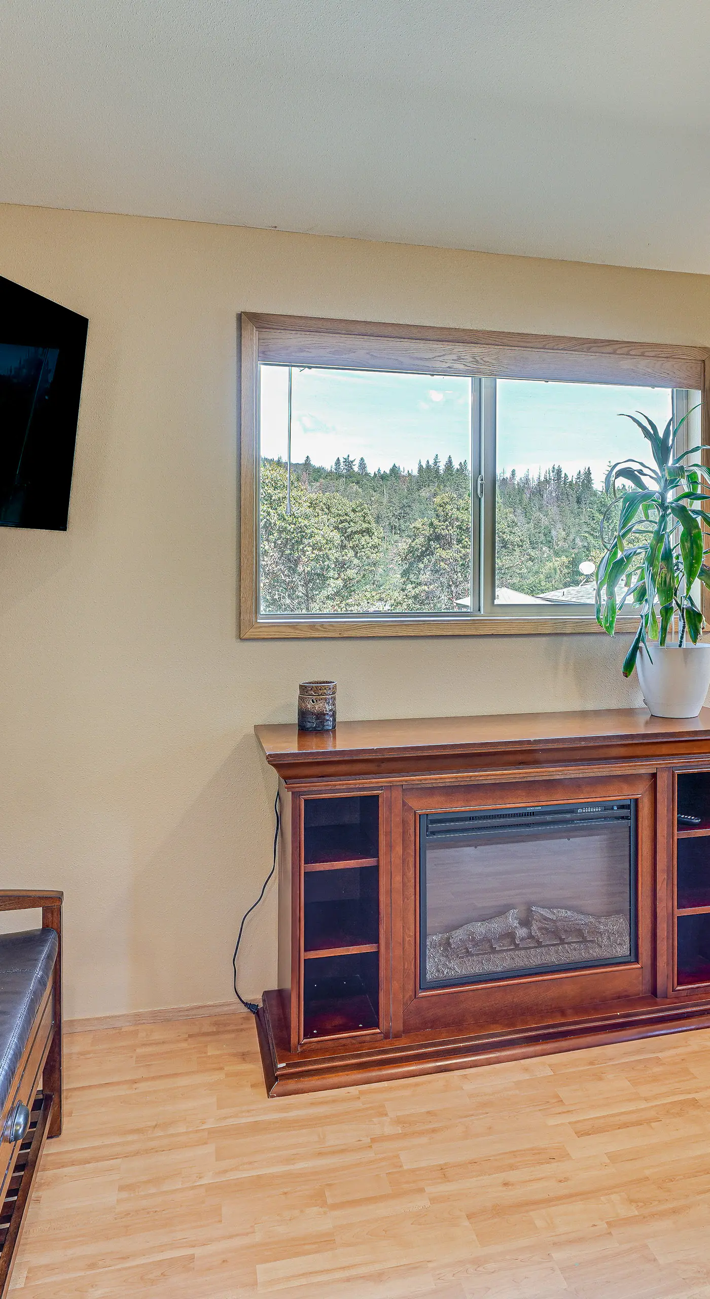 Hiking Trail On-Site: Mtn-View Eagle Point Retreat