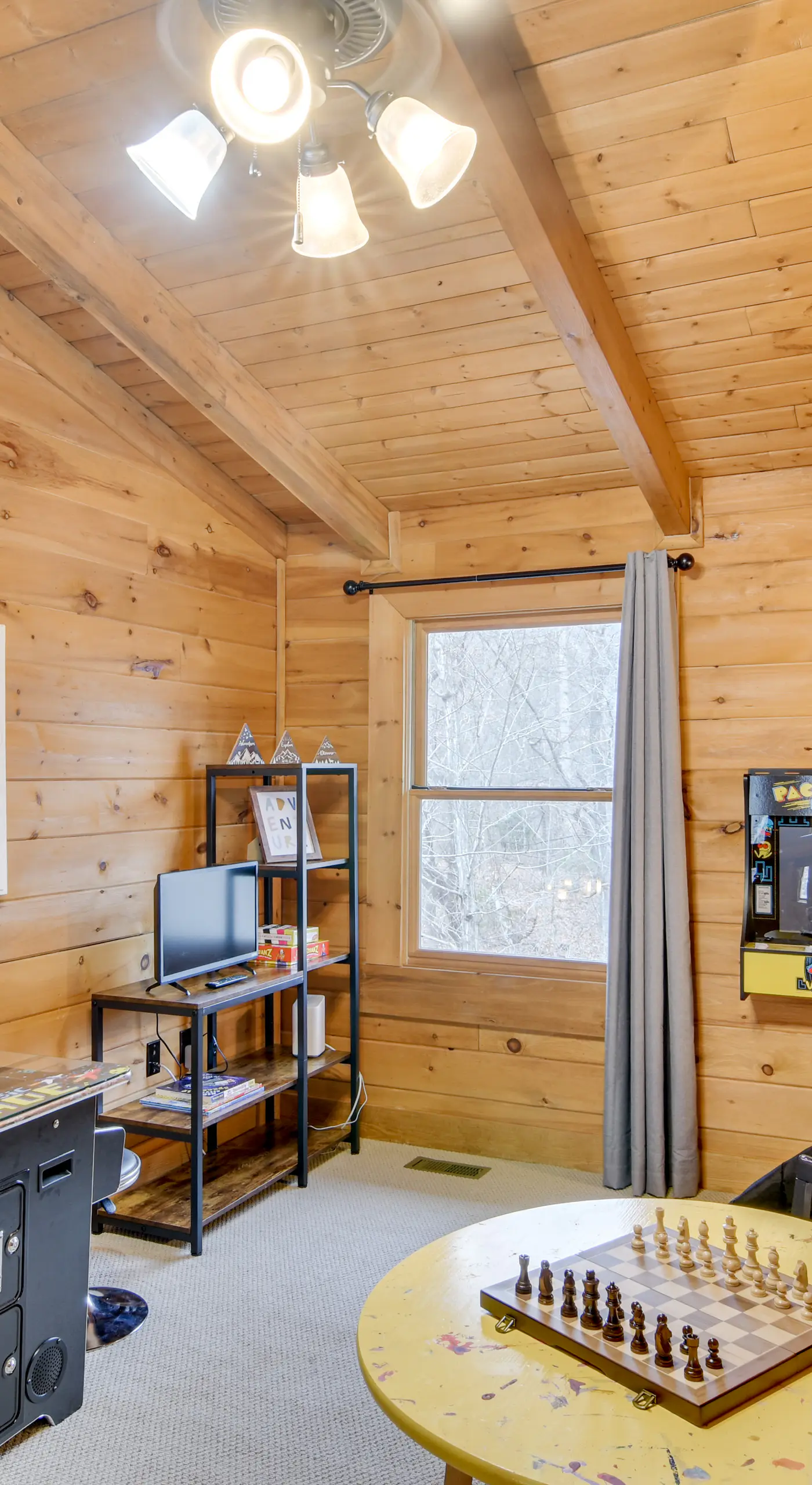 1 Mi to Slopes! Family-Friendly Massanutten Cabin