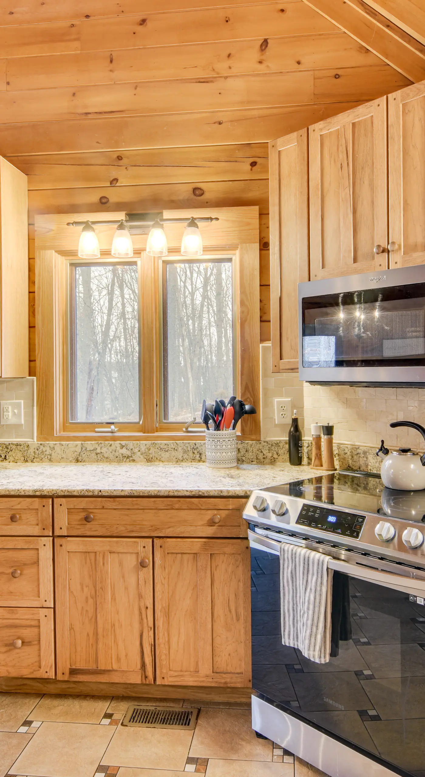 1 Mi to Slopes! Family-Friendly Massanutten Cabin