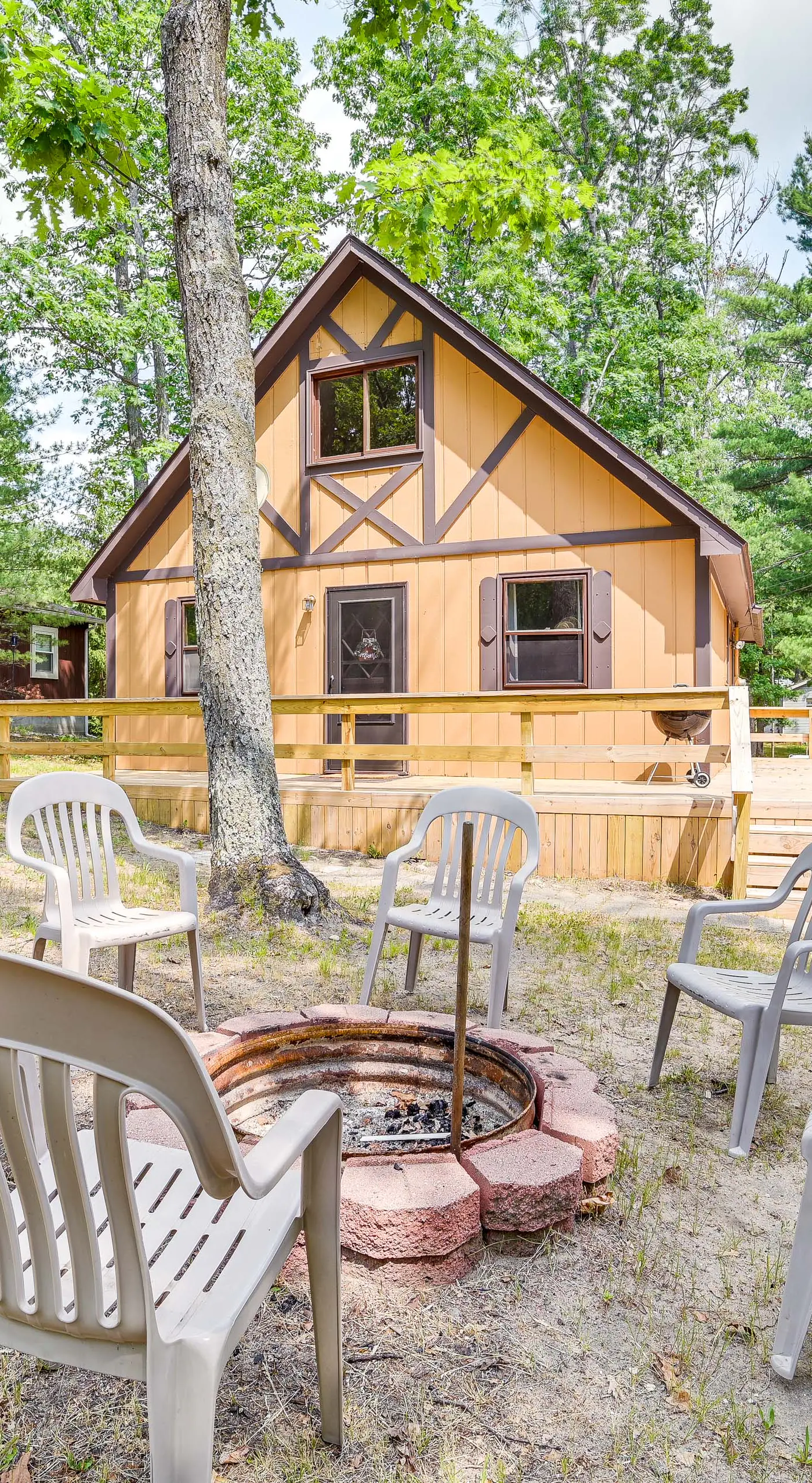 Family Roscommon Home - 3 Mi to Higgins Lake