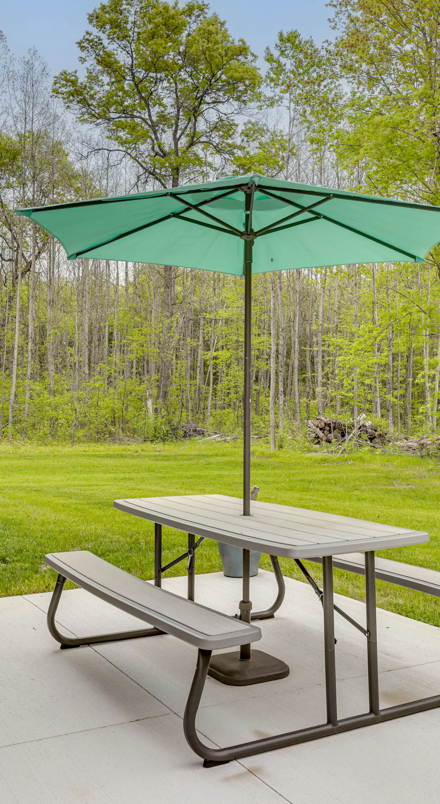 Home w/ Fire Pit & Yard: 0.5 MI to Higgins Lake