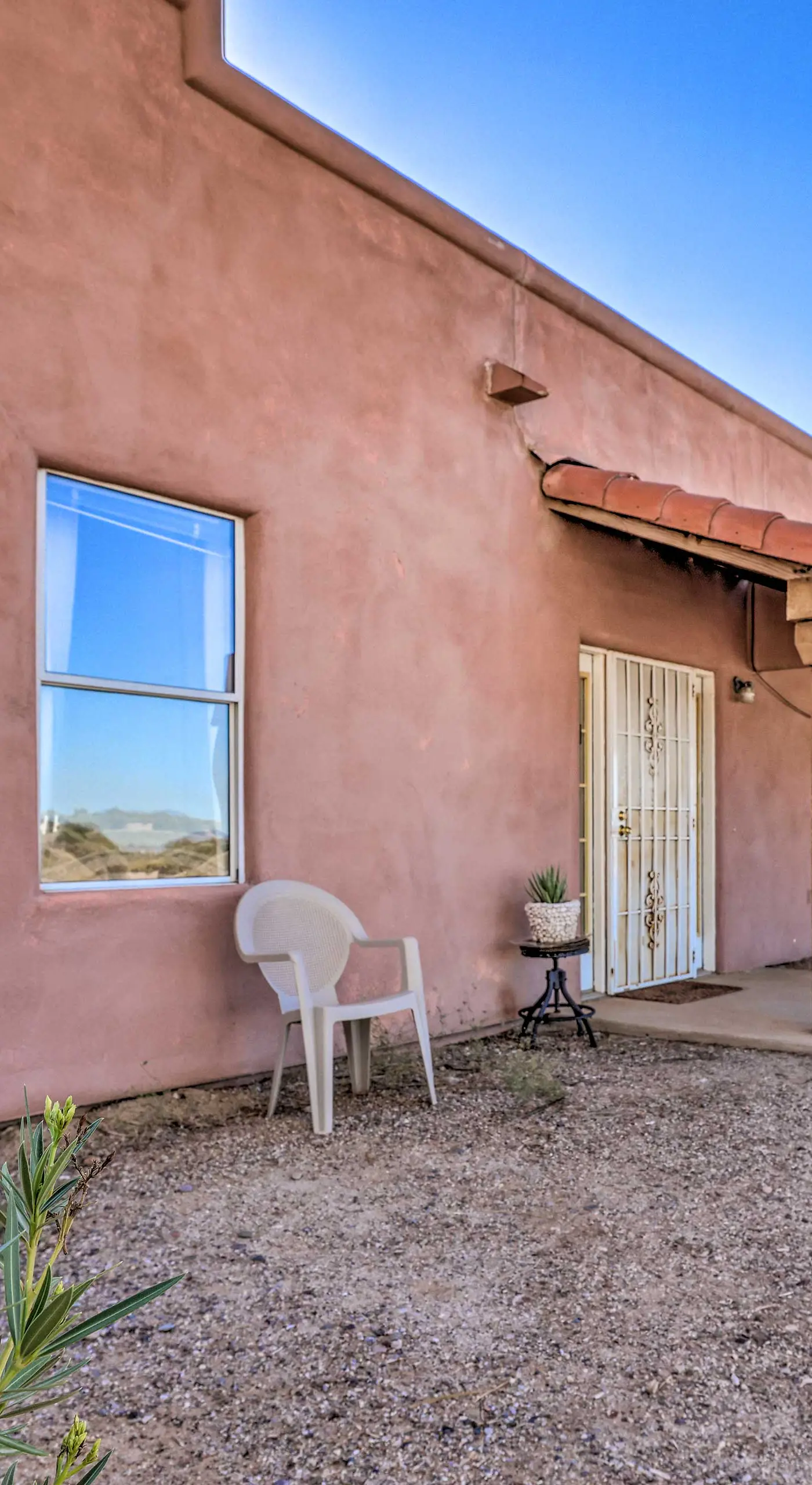 Cozy & Relaxing Eloy Apartment w/ Pool Access