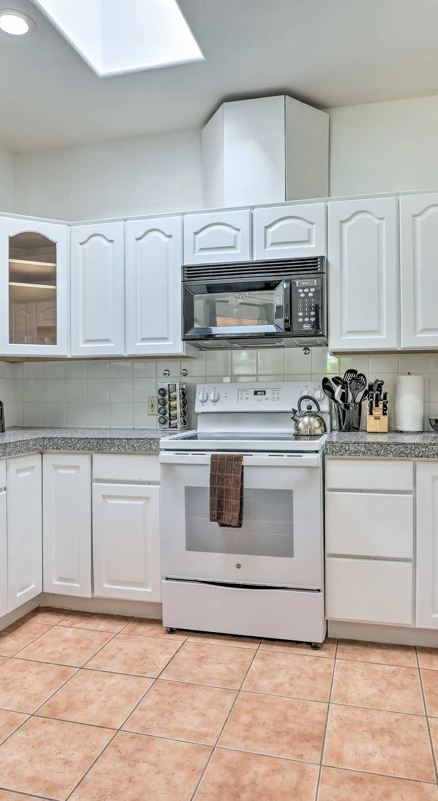 Cozy & Relaxing Eloy Apartment w/ Pool Access