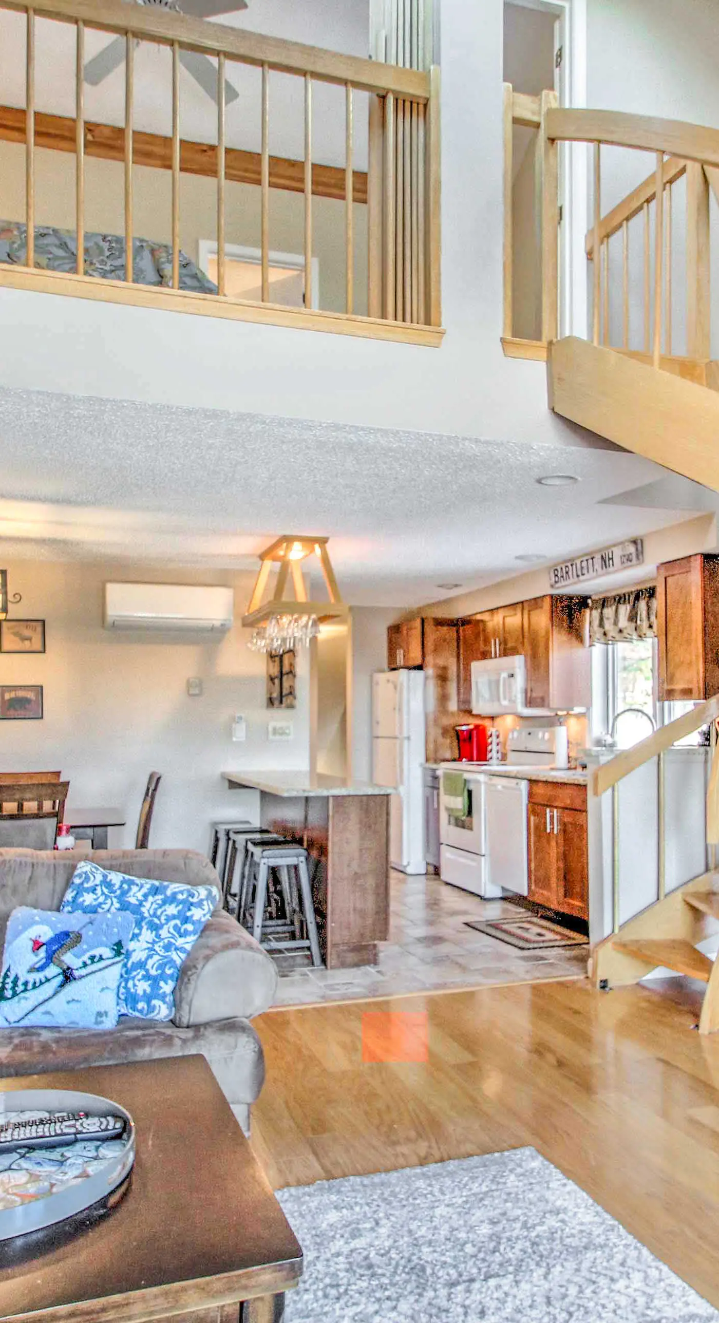 Ski Condo w/ Pool, Close to Story Land & Attitash!