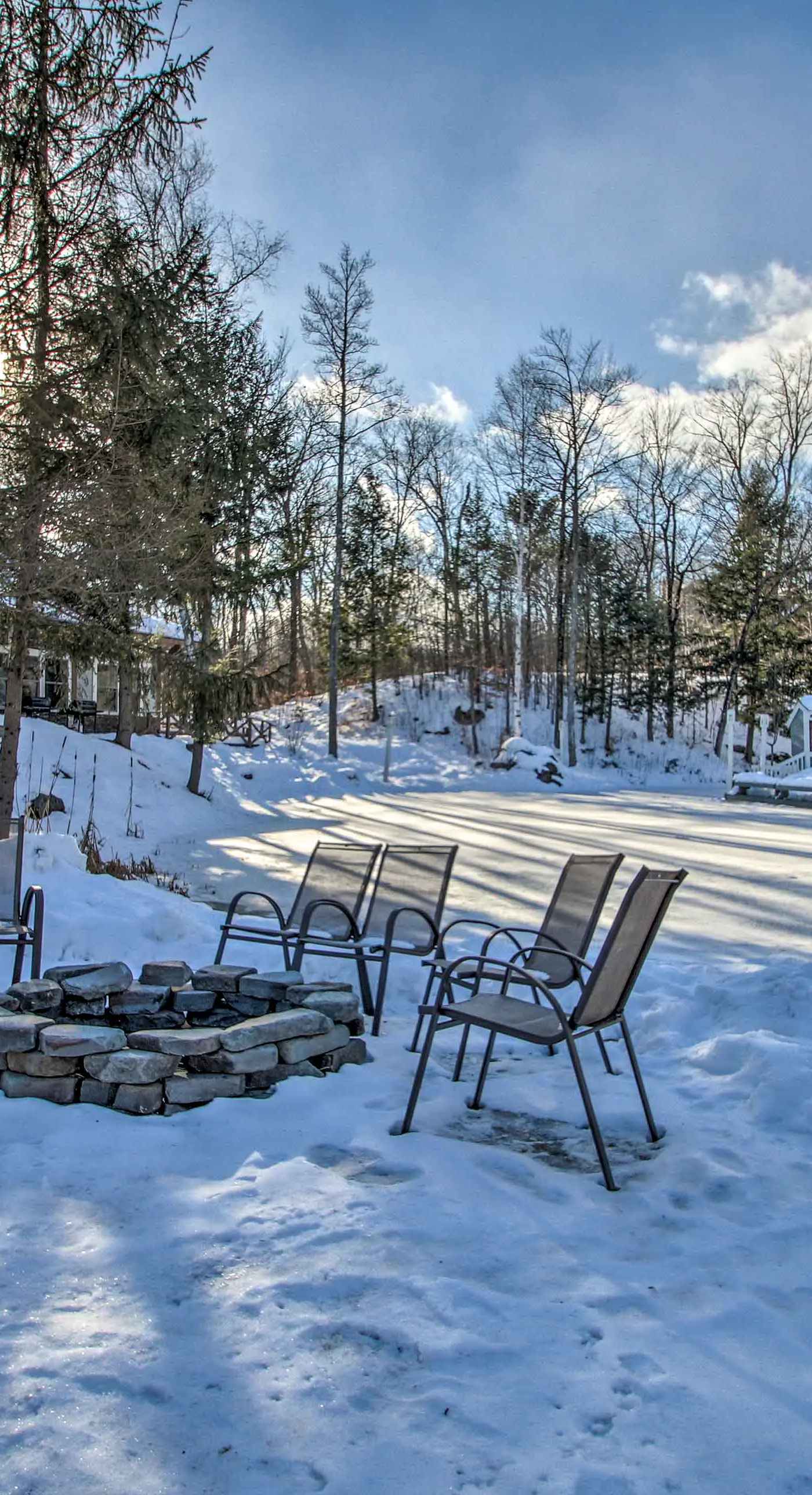Ski Condo w/ Pool, Close to Story Land & Attitash!