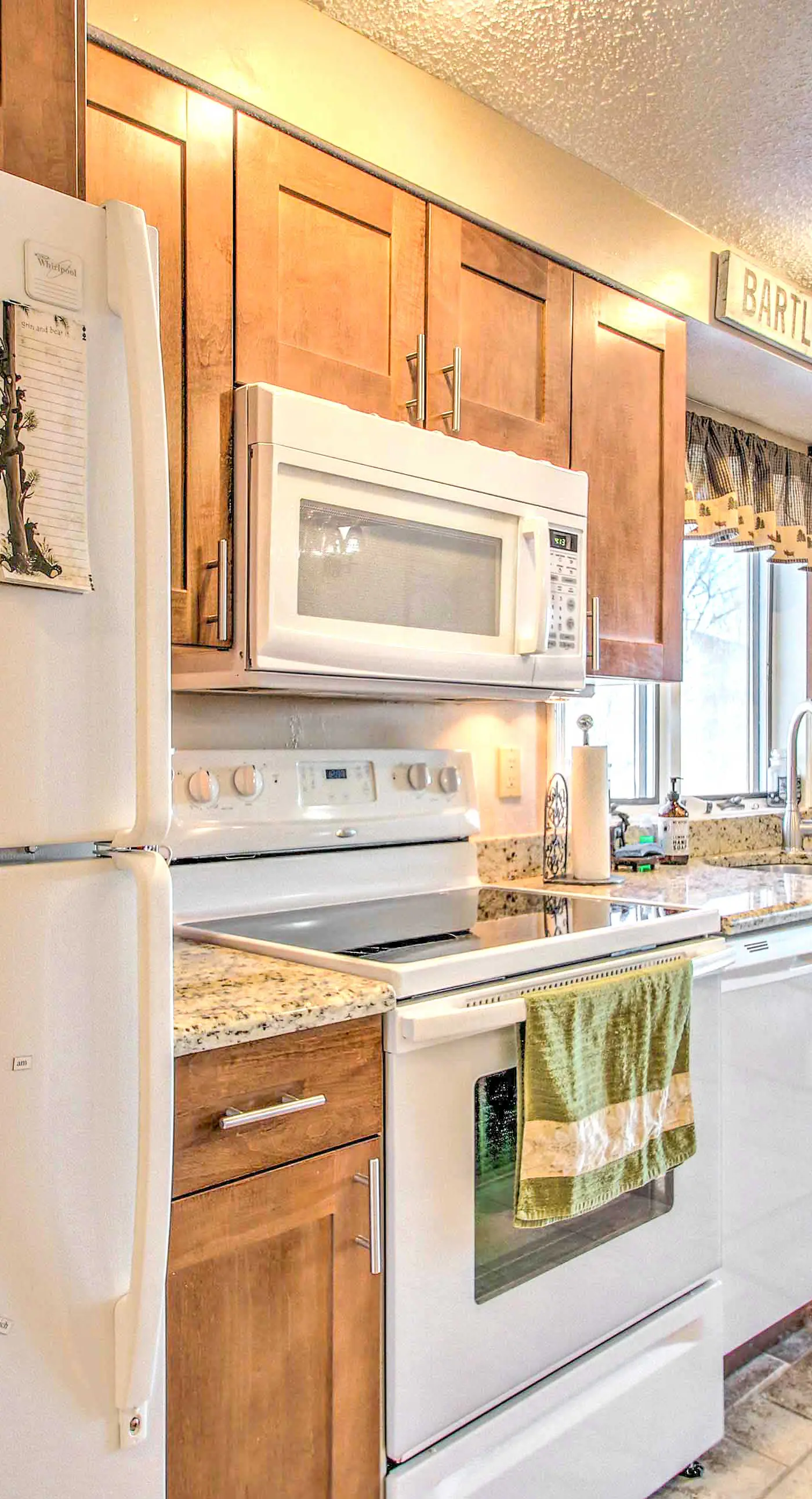 Ski Condo w/ Pool, Close to Story Land & Attitash!
