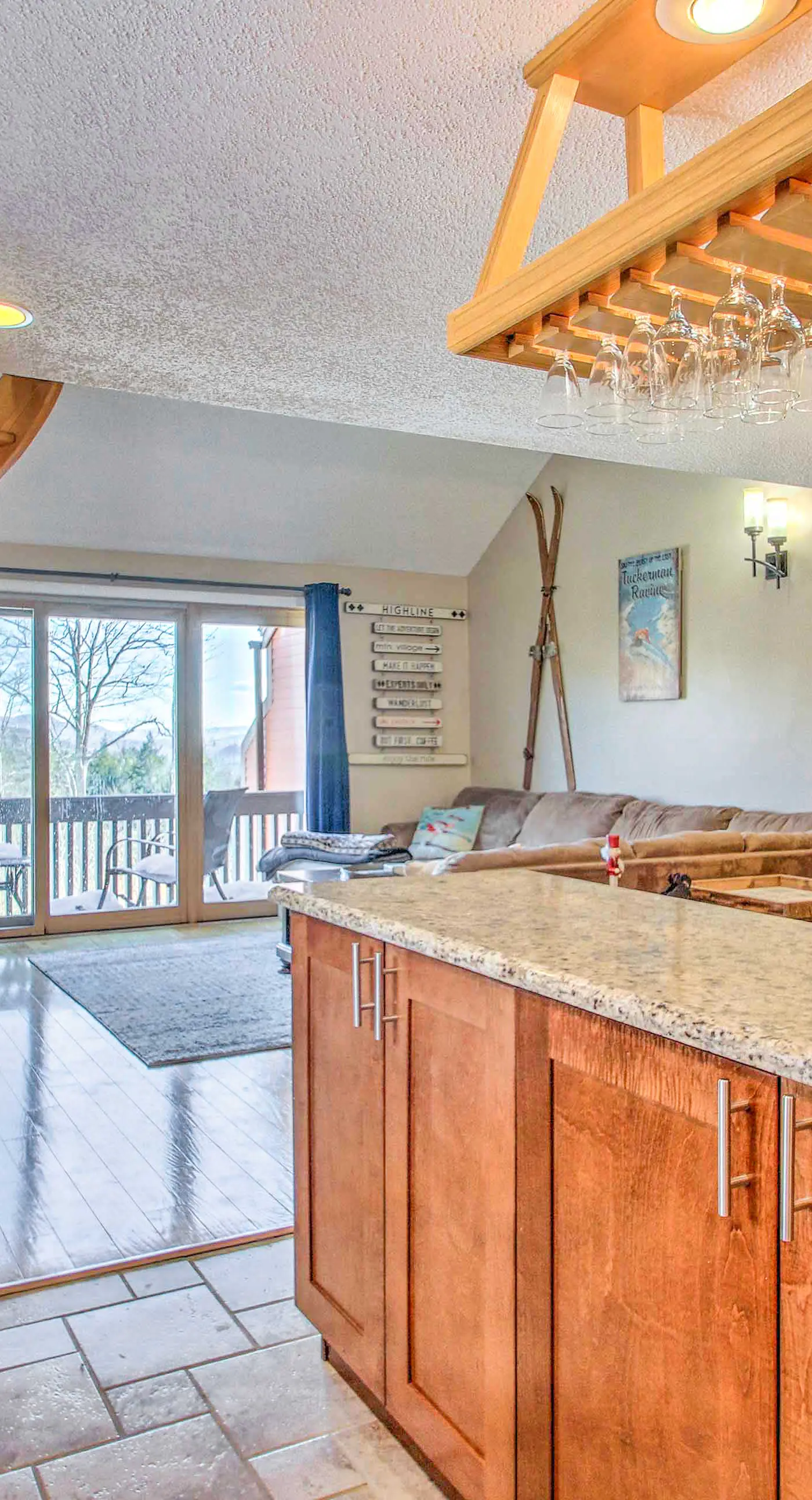 Ski Condo w/ Pool, Close to Story Land & Attitash!