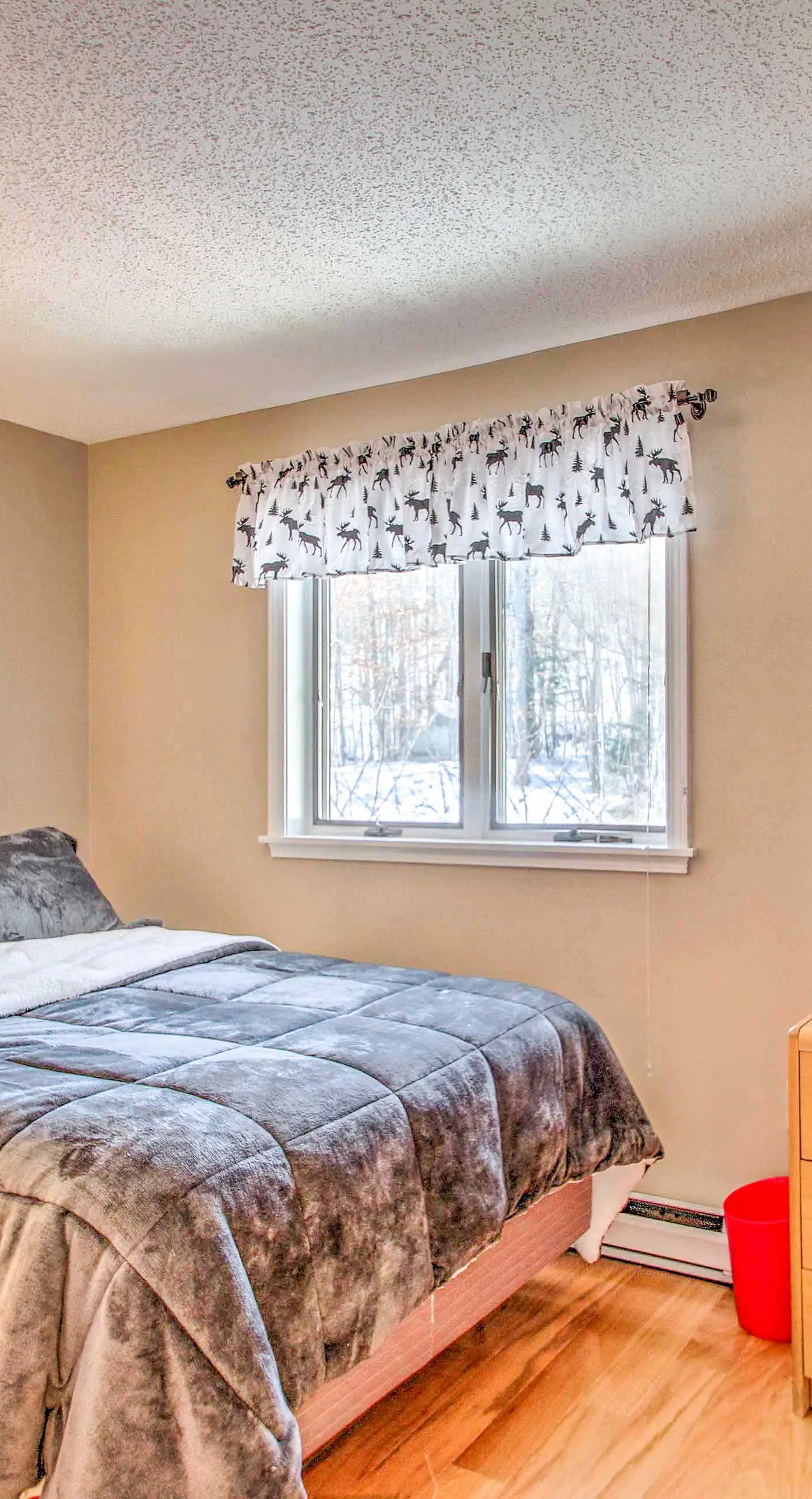 Ski Condo w/ Pool, Close to Story Land & Attitash!