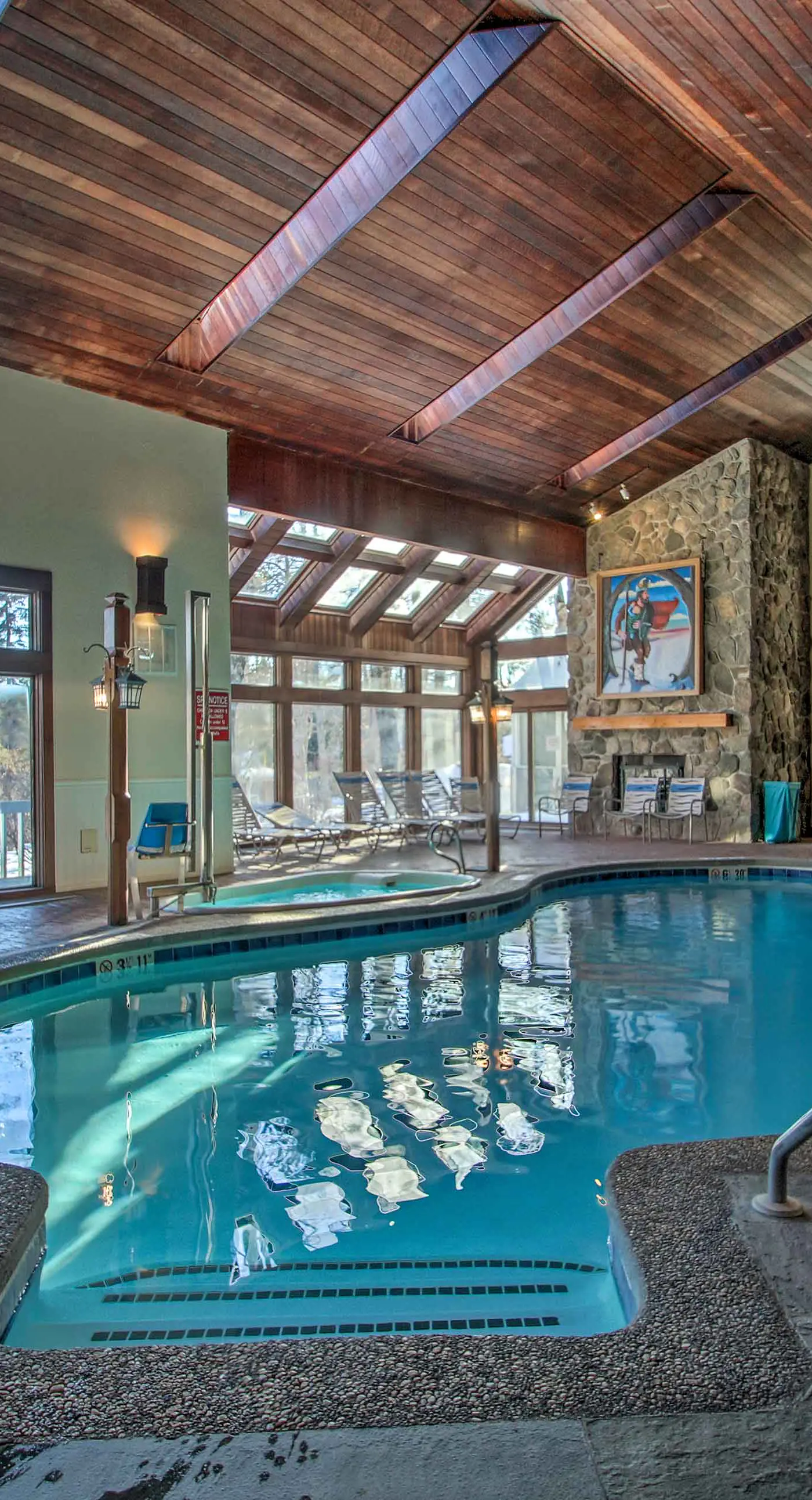 Ski Condo w/ Pool, Close to Story Land & Attitash!