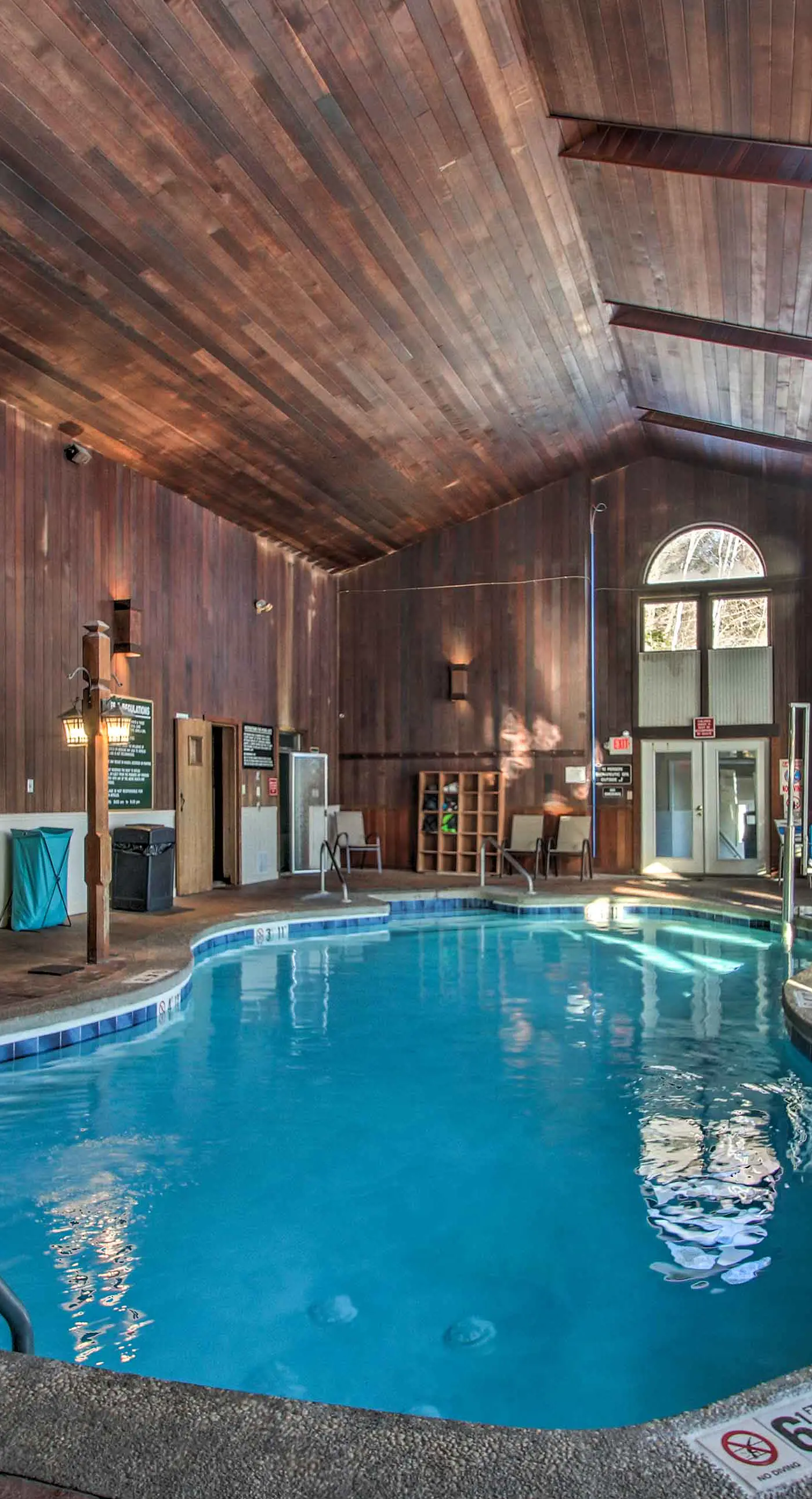 Ski Condo w/ Pool, Close to Story Land & Attitash!