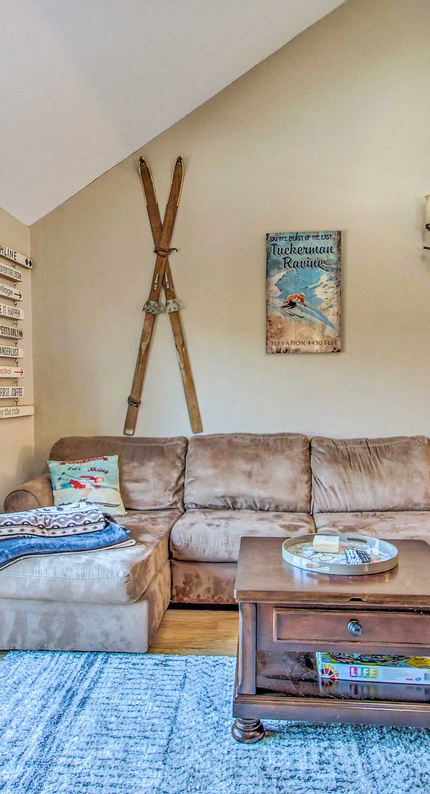 Ski Condo w/ Pool, Close to Story Land & Attitash!