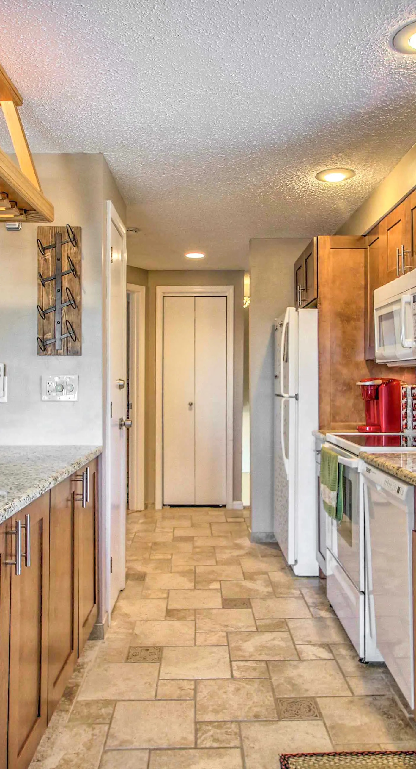 Ski Condo w/ Pool, Close to Story Land & Attitash!