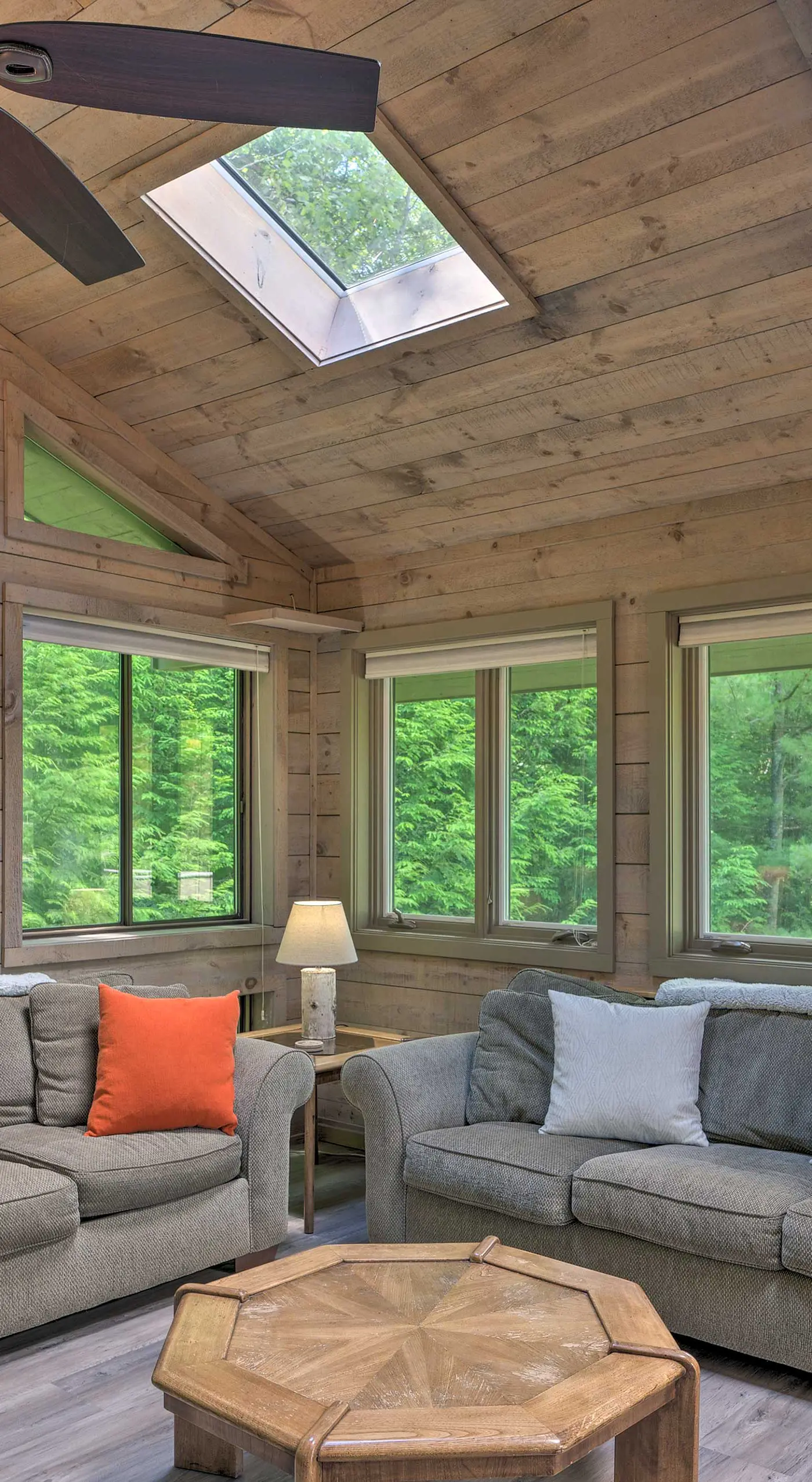 House w/ Balcony ~ 5 Mi to Cranmore Resort!
